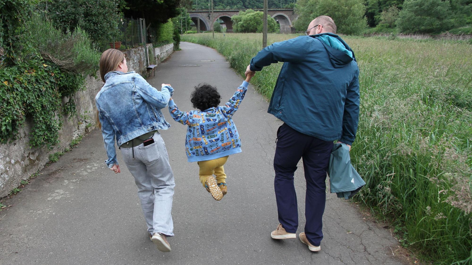 Fach-Pflegefamilien bieten Kindern eine Alternative zur Heimunterbringung.
