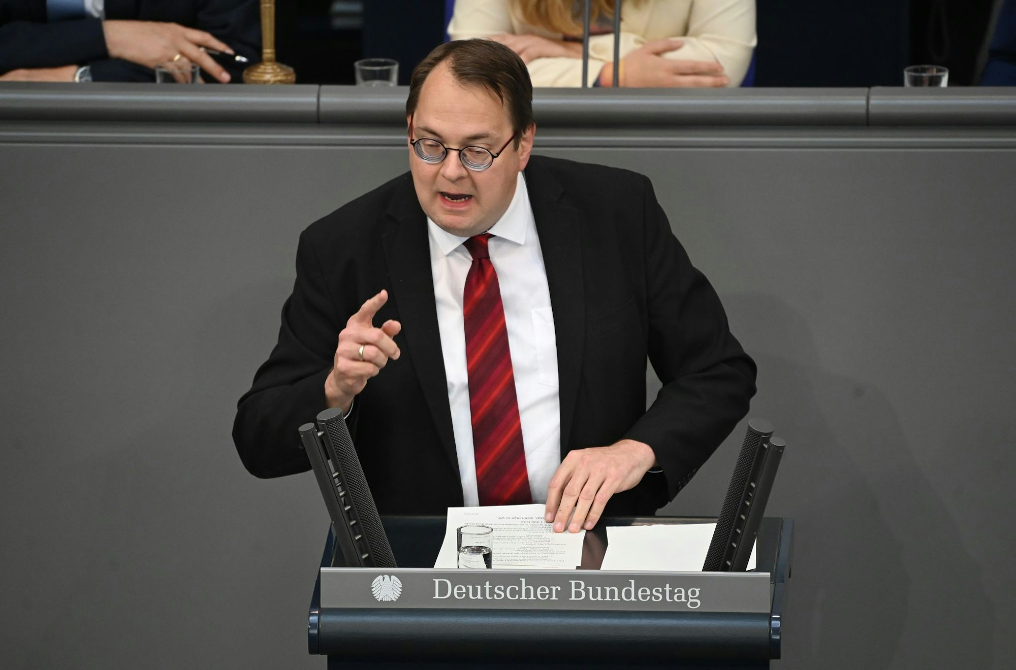 Linken-Fraktionschef Sören Pellmann stößt sich am Inhalt der Kanzler-Worte. (Archivbild)