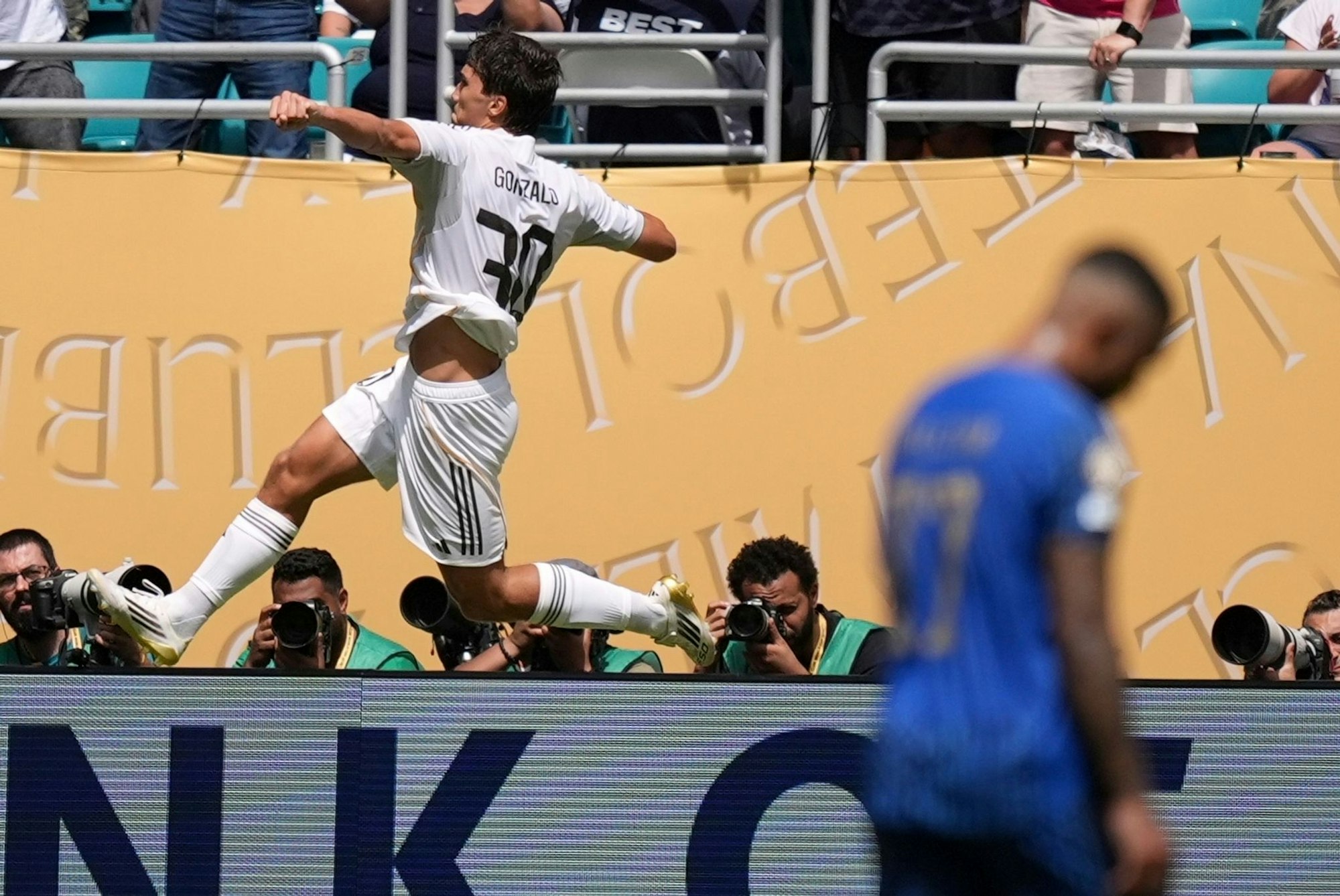 Real-Youngster Gonzalo Garcia jubelt nach seinem 1:0.