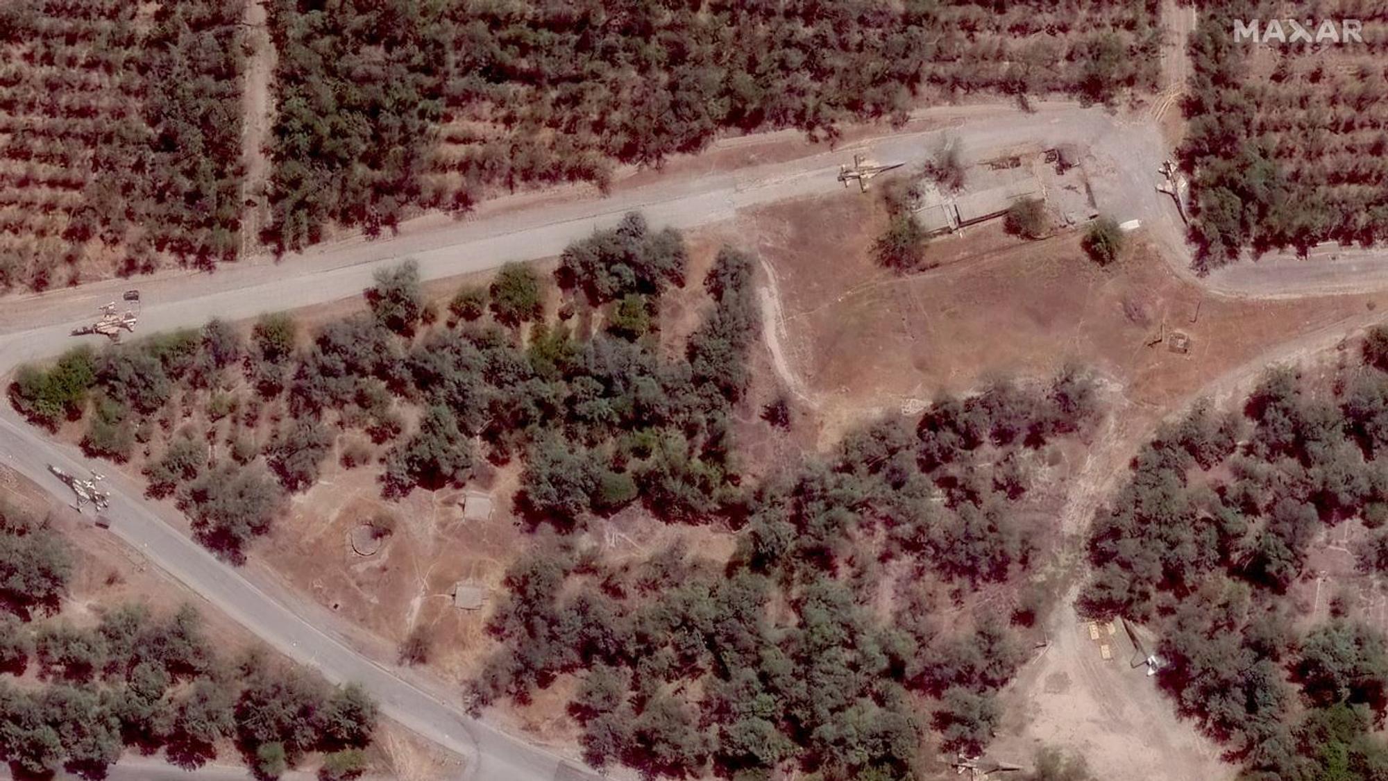 Dieses von Maxar Technologies am 17. Juni 2025 veröffentlichte Satellitenbild zeigt F-5-Kampfjets in der Nähe des Flugplatzes Mashhad. Das Korps der iranischen Revolutionsgarden behauptete am 18. Juni, dass bei dem jüngsten Angriff auf Israel Hyperschallraketen eingesetzt wurden.