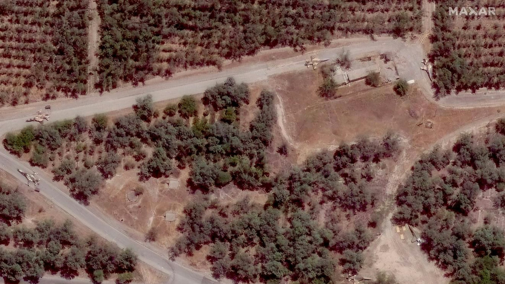 Dieses von Maxar Technologies am 17. Juni 2025 veröffentlichte Satellitenbild zeigt F-5-Kampfjets in der Nähe des Flugplatzes Mashhad. Das Korps der iranischen Revolutionsgarden behauptete am 18. Juni, dass bei dem jüngsten Angriff auf Israel Hyperschallraketen eingesetzt wurden.