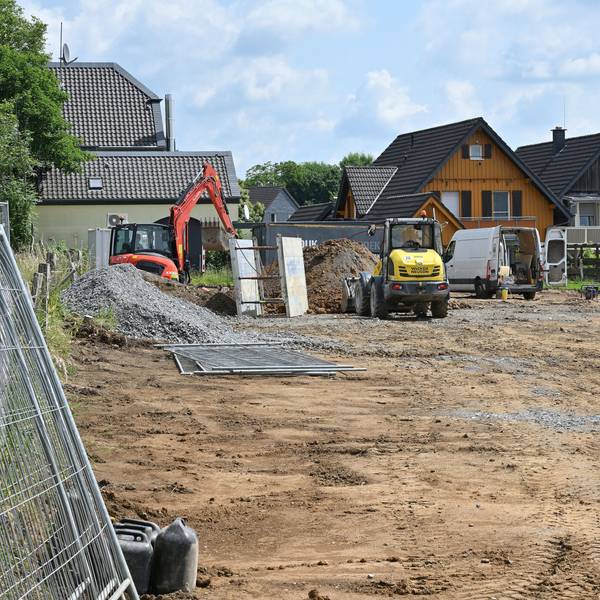 Das Foto zeigt die Bauarbeiten in Kürten-Spitze