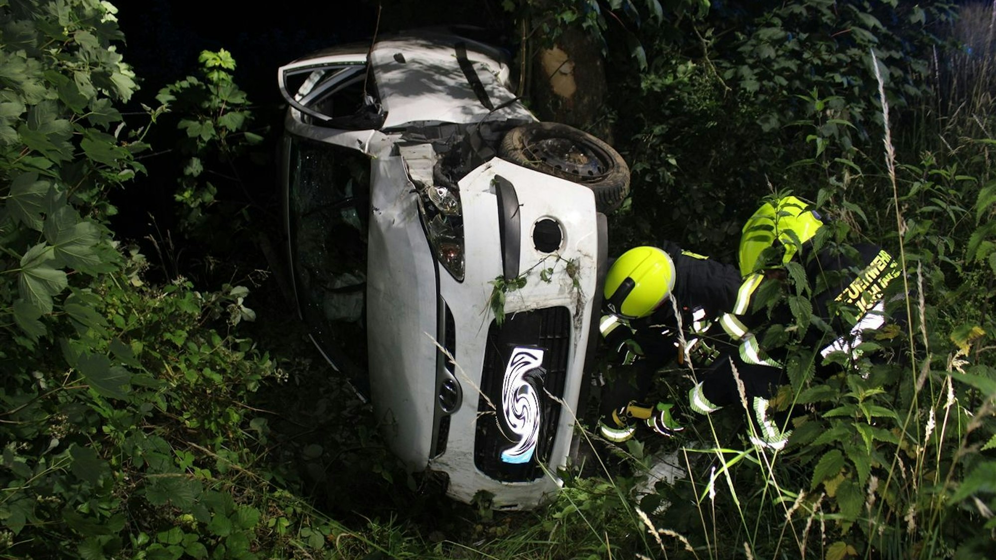 Der verunfallte Pkw in Leichlingen