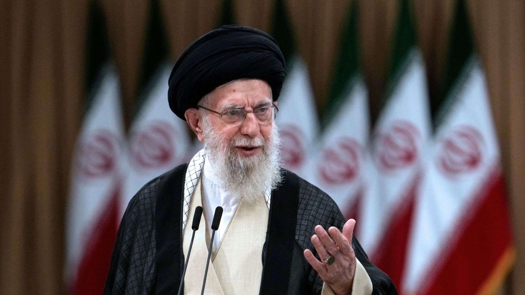 Irans Religionsführer Ajatollah Ali Chamenei hat Israel gedroht. (Archivbild)