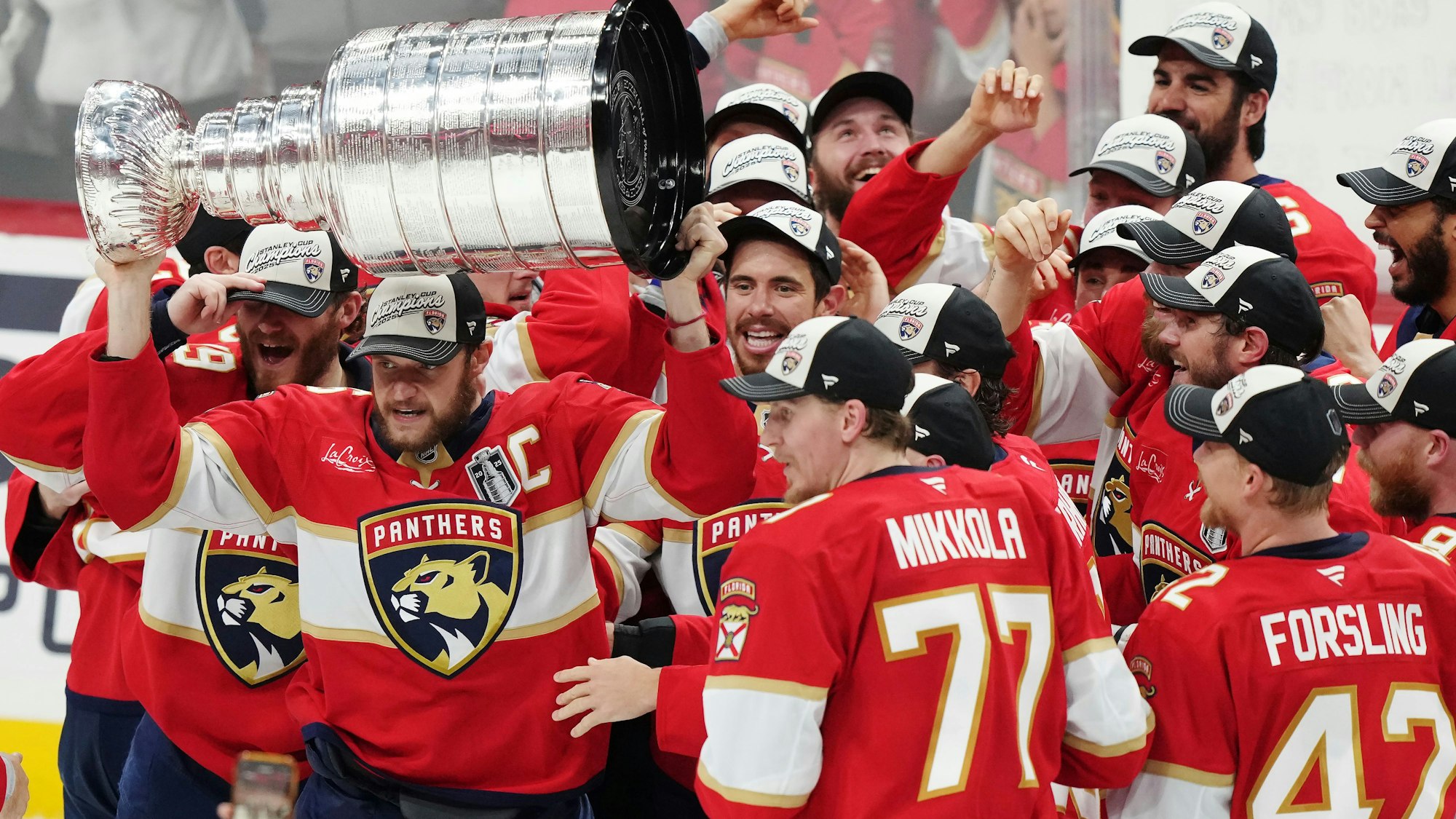 Die Florida Panthers mit dem Stanley Cup.