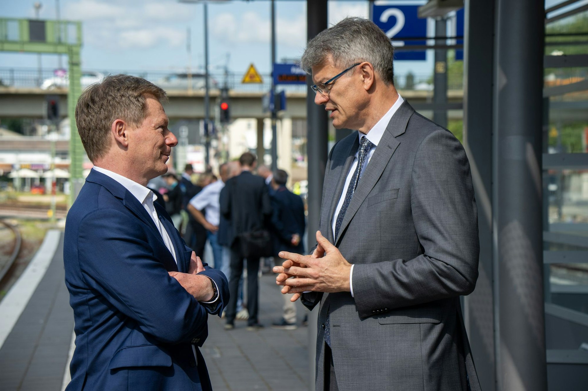 Der neue Verkehrsminister, Patrick Schnieder (CDU, rechts), und Bahnchef Richard Lutz müssen sich noch einspielen. (Archivbild)