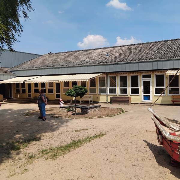 Aktion Kindergarten, Elterninitiative Neunkirchen-Seelscheid: Dieser einstöckige Anbau wird abgerissen und durch einen zweistöckigen Neubau in Modulbauweise ersetzt.