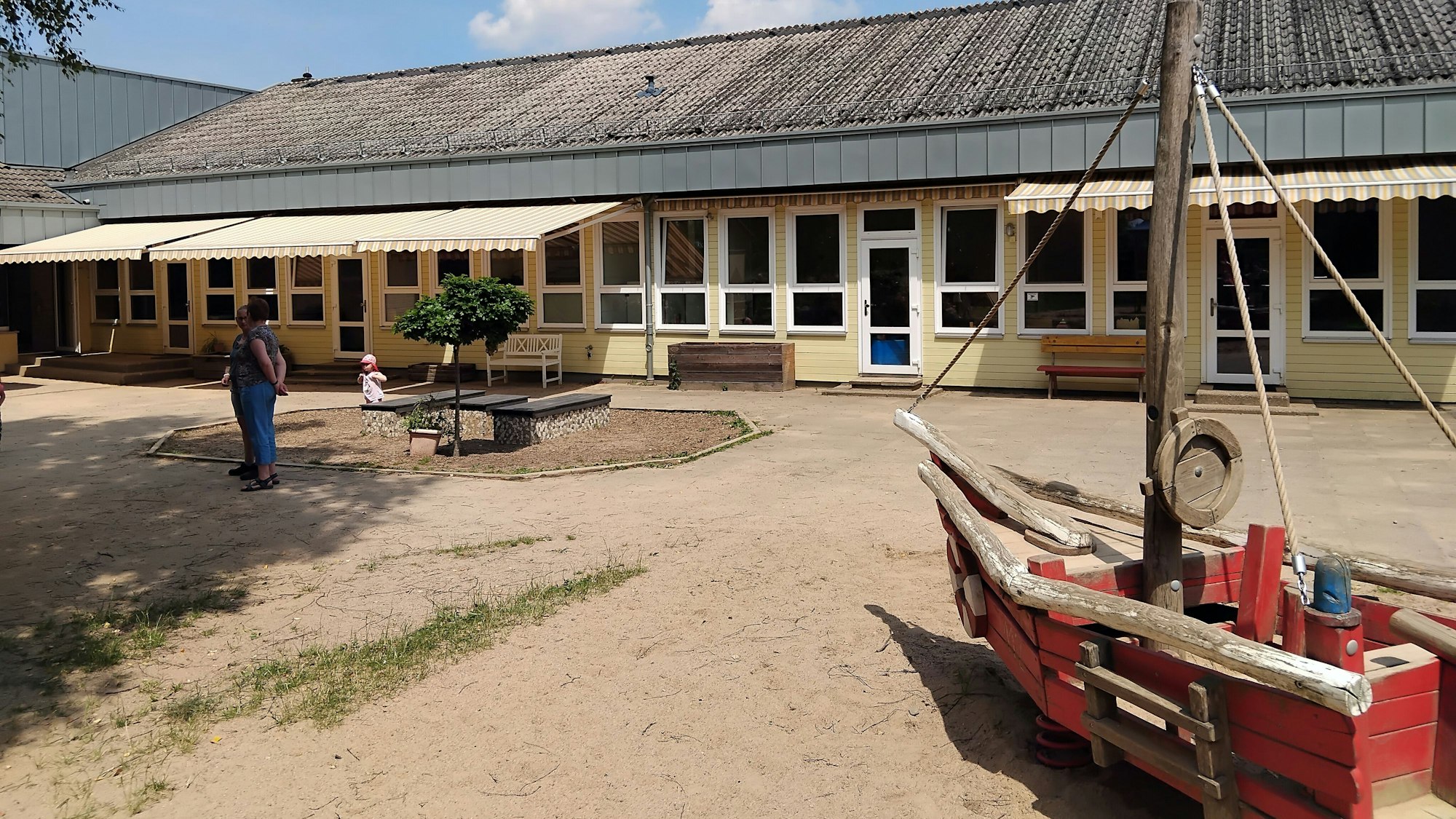 Aktion Kindergarten, Elterninitiative Neunkirchen-Seelscheid: Dieser einstöckige Anbau wird abgerissen und durch einen zweistöckigen Neubau in Modulbauweise ersetzt.