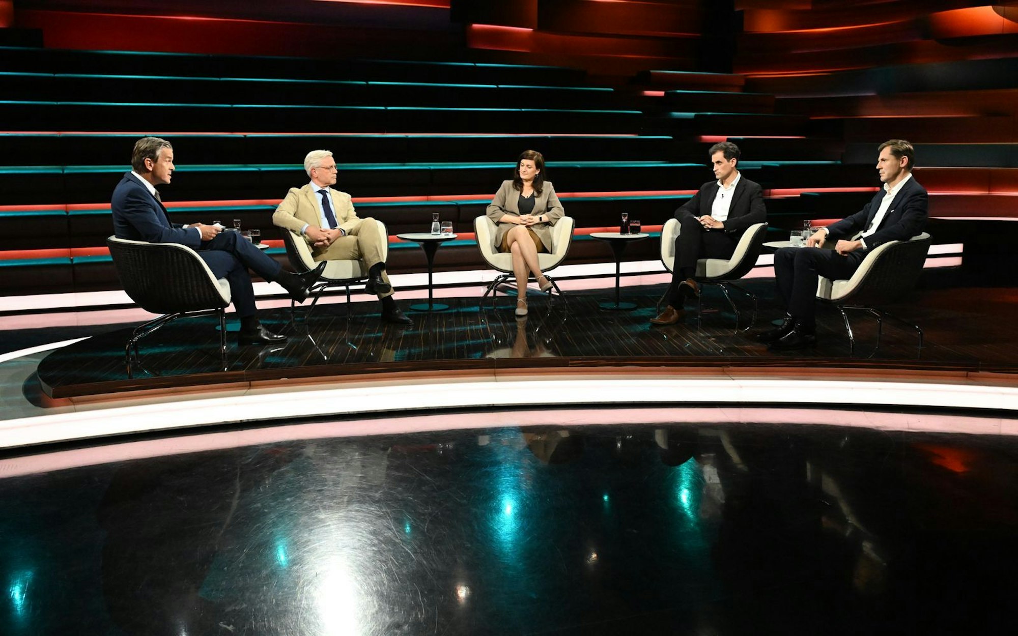 Markus Lanz (links) diskutierte am Dienstag mit (von links) Norbert Röttgen, Azadeh Zamirirad,
Philipp Peyman Engel und Daniel Gerlach. (Bild: ZDF/Cornelia Lehmann)