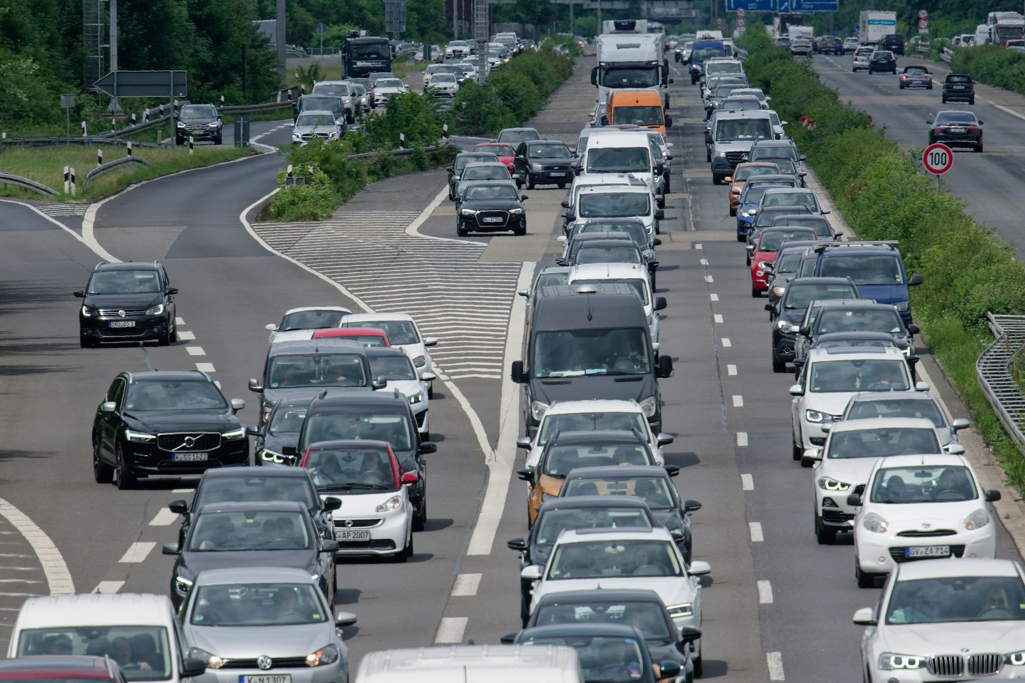 Die Fahrt in das lange Wochenende könnte vor Fronleichnam besonders lang dauern. (Archivbild)