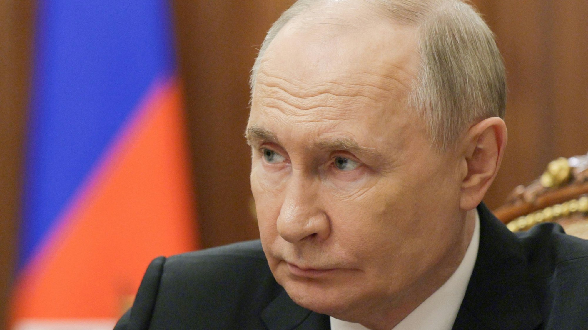 Auf diesem von der russischen Staatsagentur Sputnik verbreiteten Pool-Foto nimmt Russlands Präsident Wladimir Putin am 17. Juni 2025 in Moskau an einem Treffen mit dem Geschäftsführer des staatlichen Rüstungsunternehmens Rostec teil.