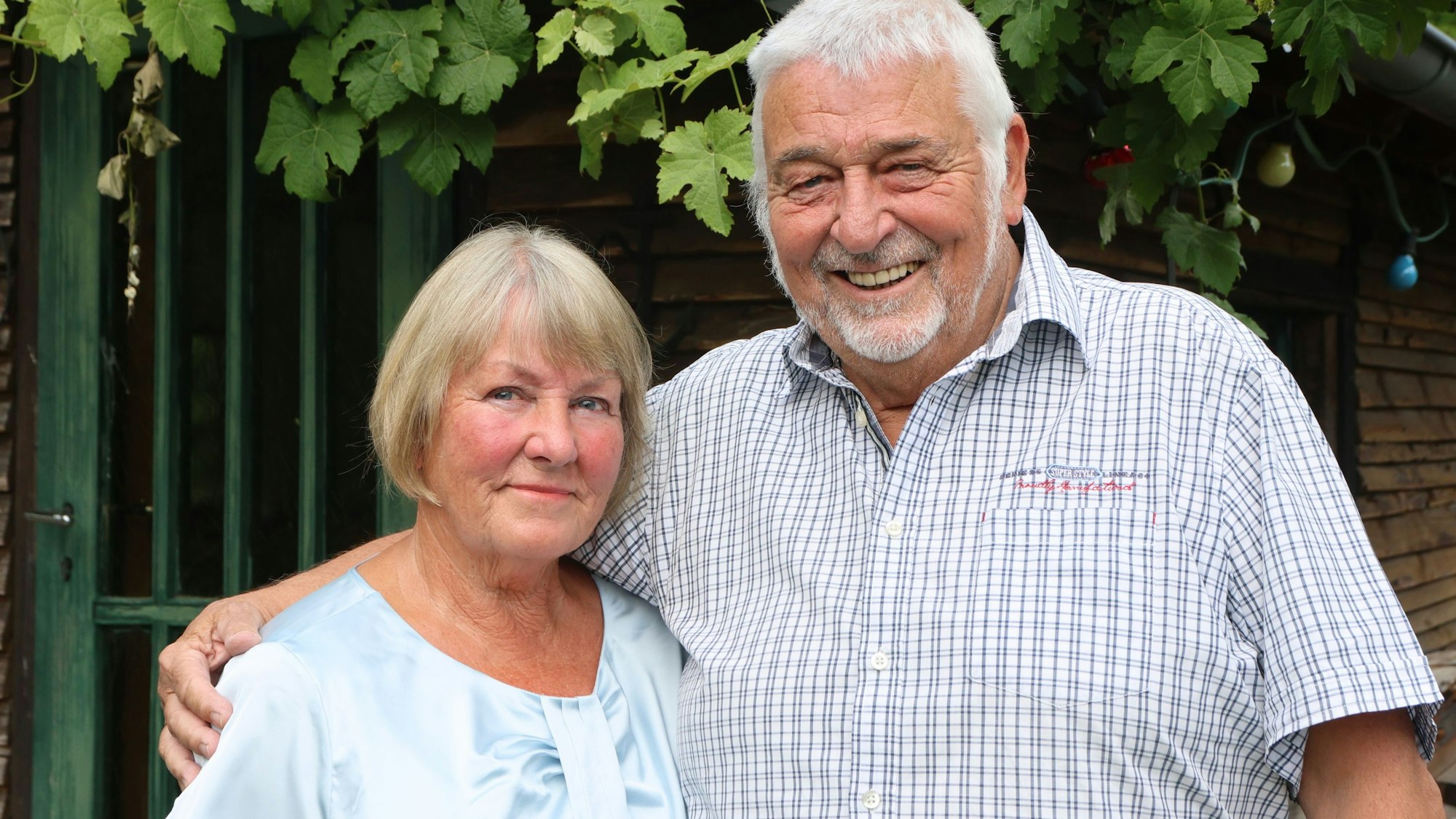 Damals wie heute ein schmuckes Paar sind Doris und Gerhard Dittich aus Nümbrecht. Heute feiern die beiden ihre Goldhochzeit, sie leben in Nümbrecht Winterborn.