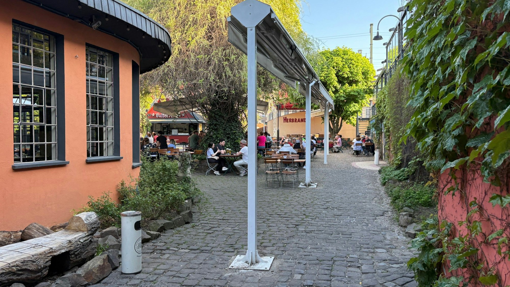 Das Herbrand's von außen fotografiert im Jahr 2025.