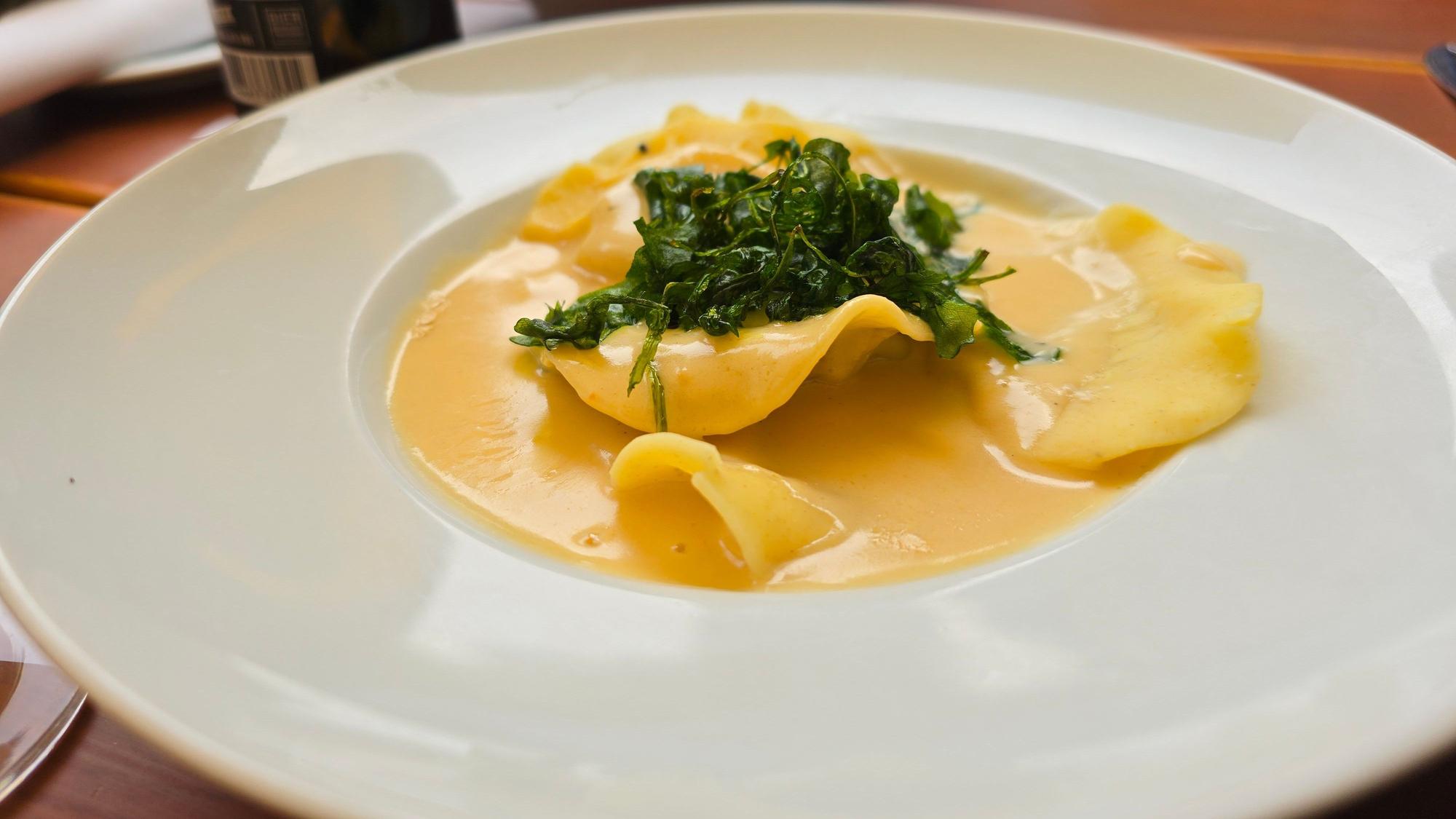 Ravioli mit Sauce