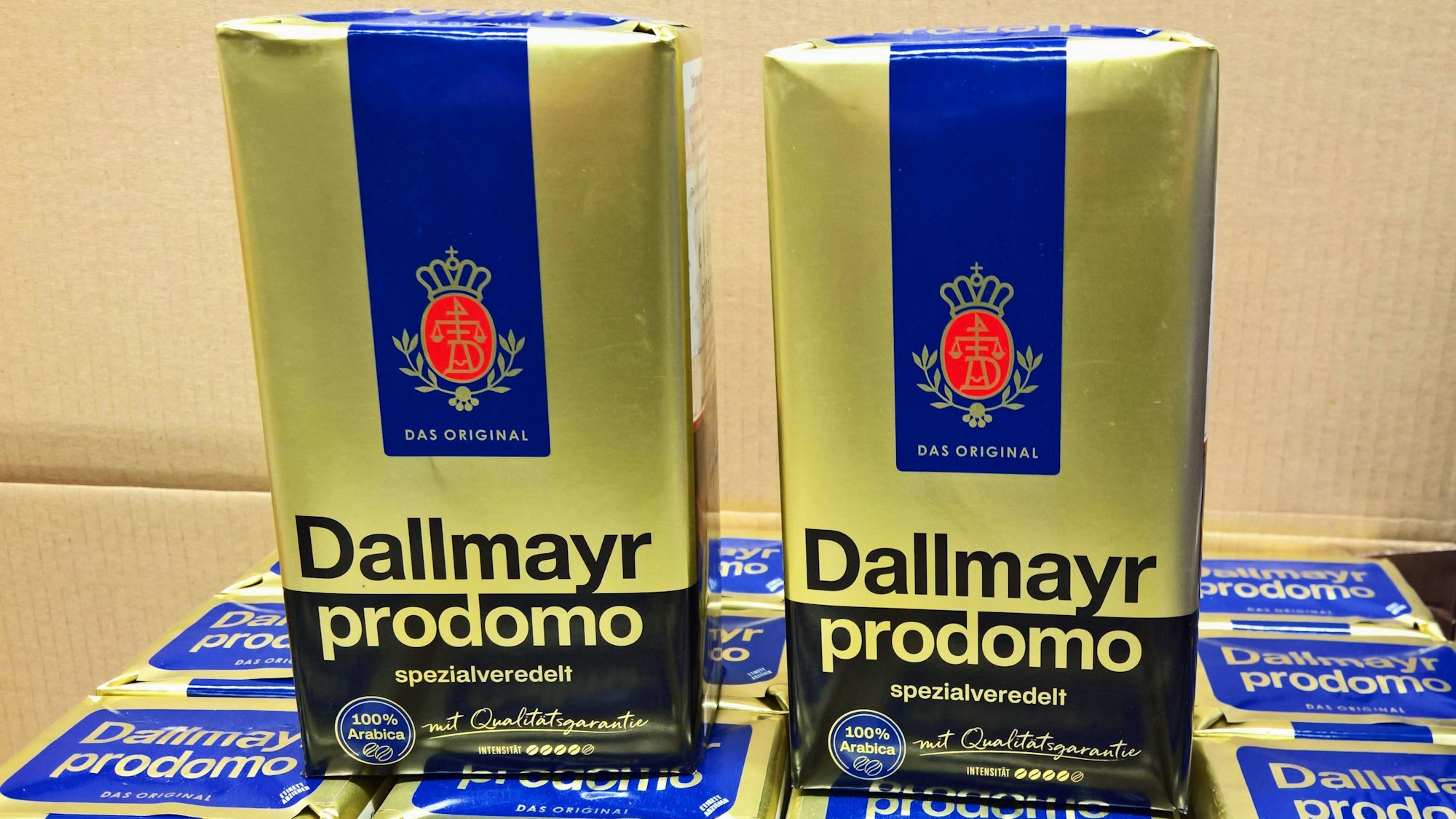 Alois Dallmayr, kurz Dallmayr, ist ein deutsches Delikatessengeschaeft und eine der bekanntesten deutschen Kaffeemarken. Das Unternehmen Dallmayr blickt auf eine ueber 300 jaehrige Geschichte zurueck und befindet sich bis heute in Familienbesitz. Foto: Dallmayr Prodomo Kaffee *** Alois Dallmayr, or Dallmayr for short, is a German delicatessen and one of the best-known German coffee brands The Dallmayr company looks back on over 300 years of history and is still family-owned today Photo Dallmayr Prodomo Kaffee