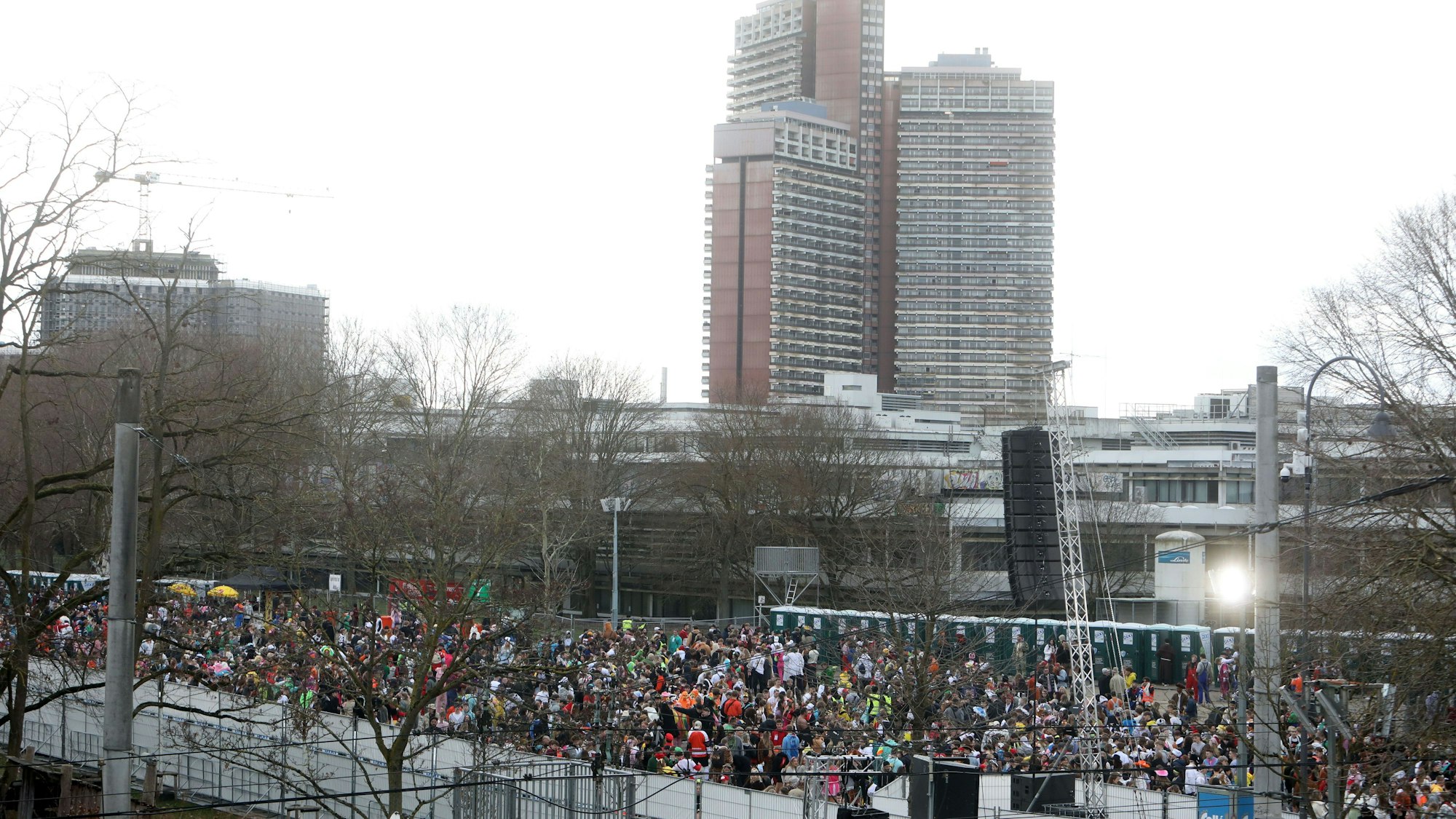 Die Uniwiese wird weiterhin als Ausweichfläche an Karneval genutzt.