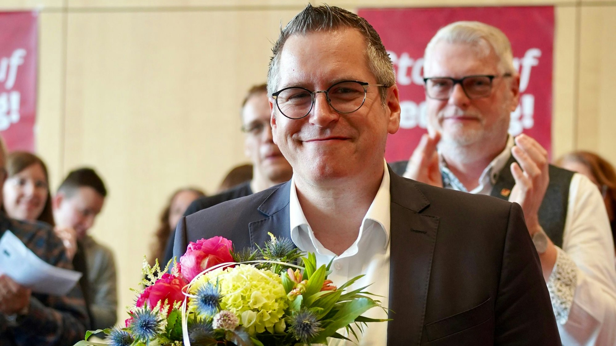 Sascha Solbach will wieder Bürgermeister werden und wurde mit 100 Prozent der Stimmen nominiert.