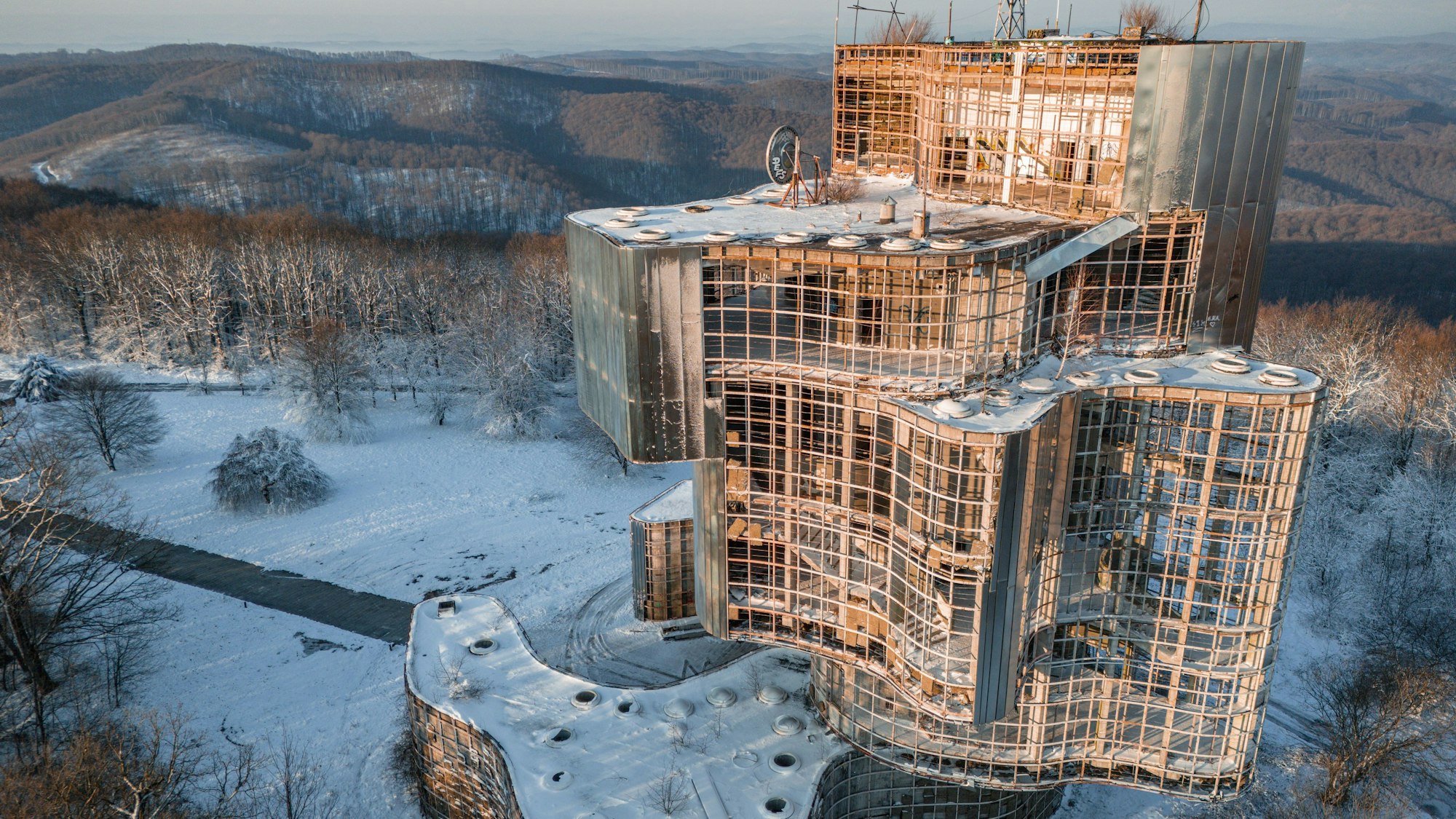 Schnee lag, als die Windecker das Denkmal von Petrova Gora in Kroatien besichtigten.
