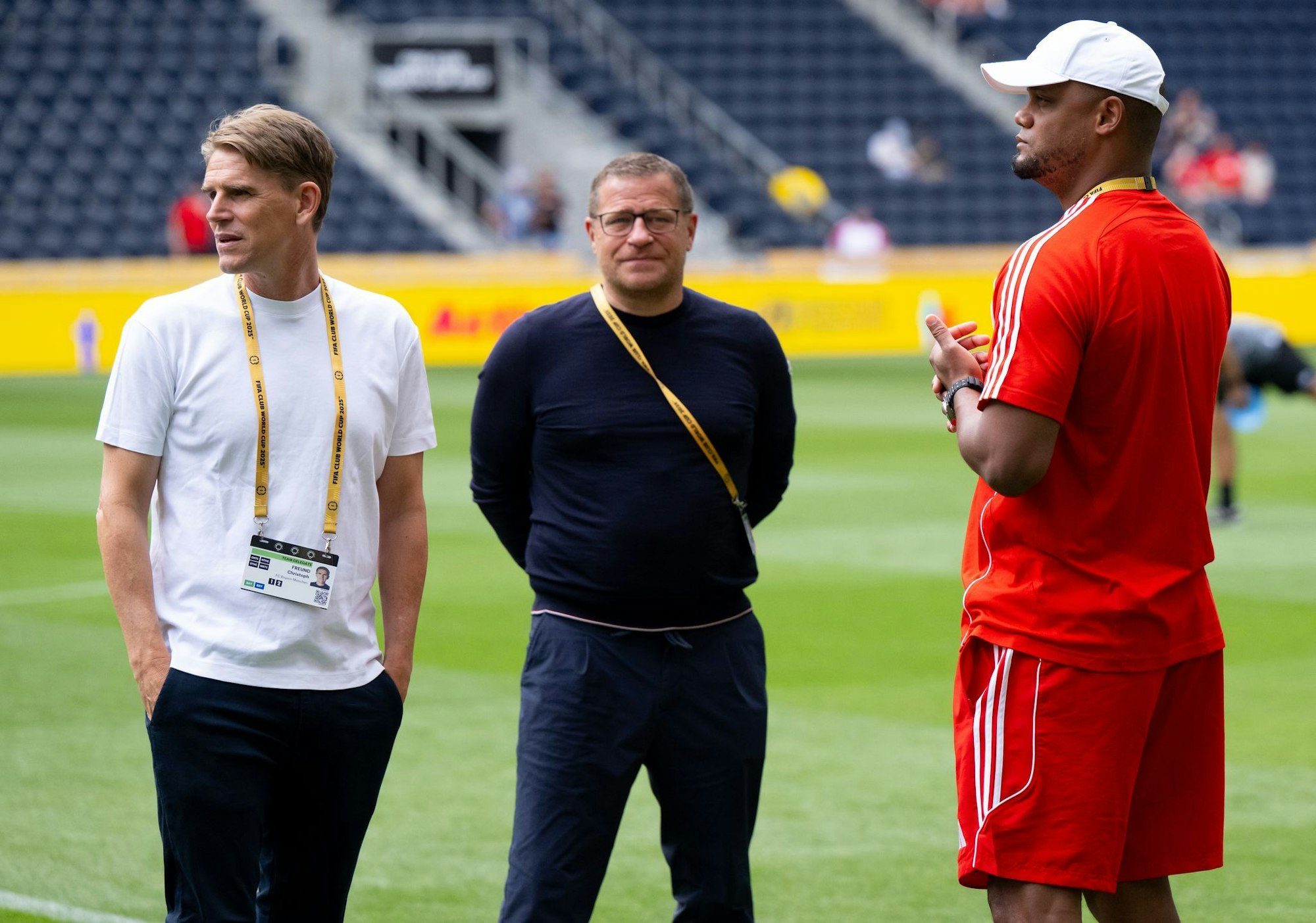 Viele Transferfragen müssen Trainer Vincent Kompany (r), Sportvorstand Max Eberl (M) und Sportdirektor Christoph Freund auch in den USA beantworten.