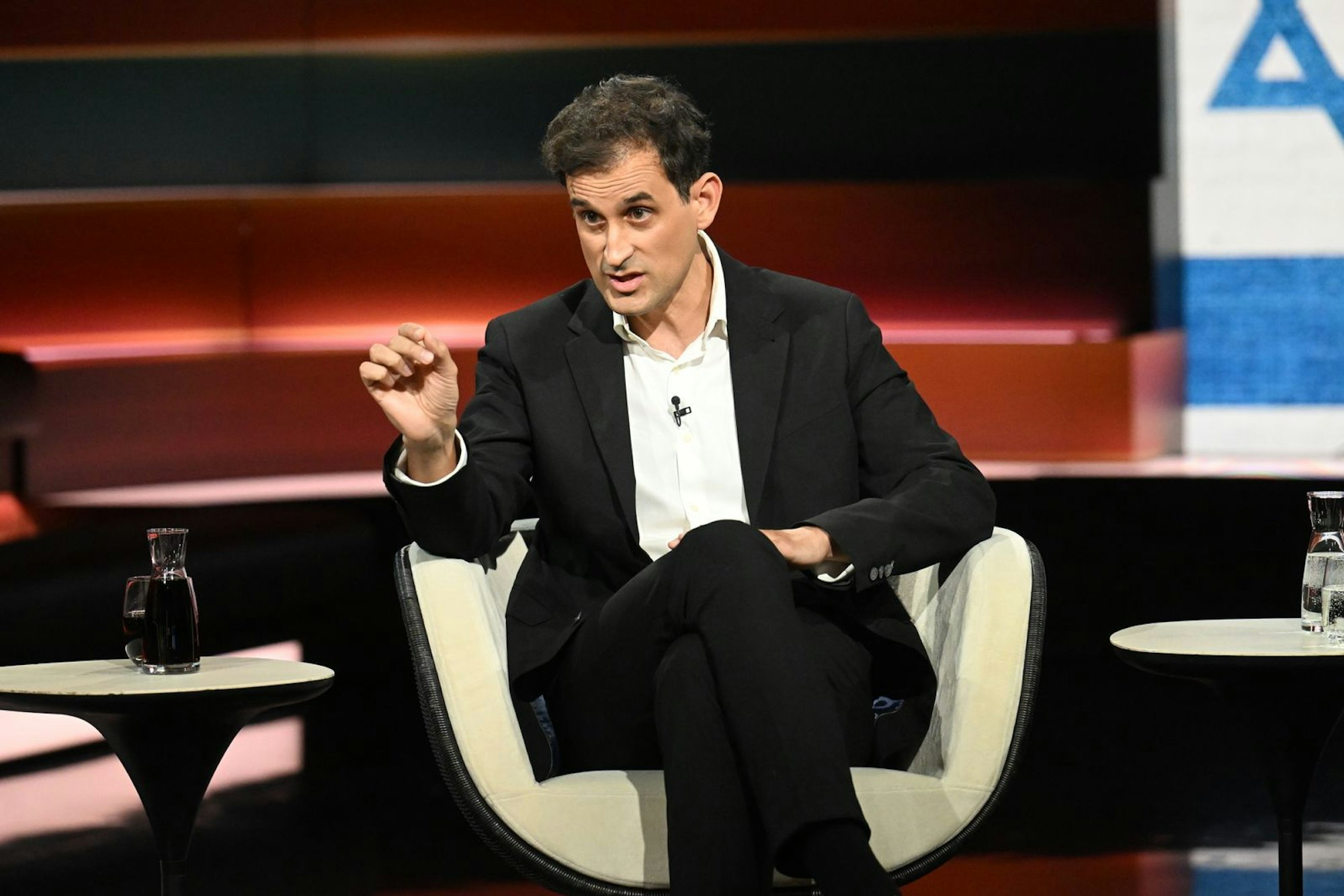 Philipp Peyman Engel machte deutlich, warum man im Israel-Iran-Konflikt ohne Zweifel an der Seite Israels stehen müsse. (Bild: ZDF / Cornelia Lehmann)