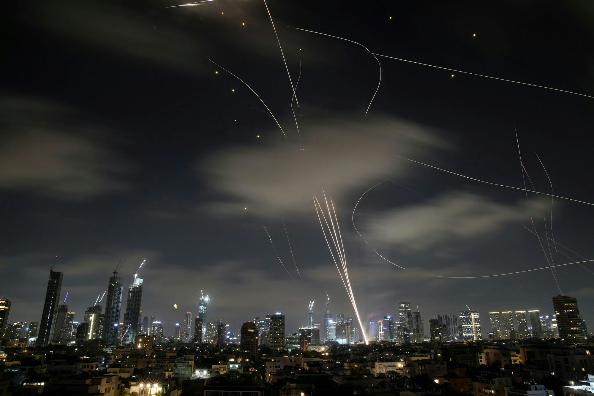 Erneut feuerte der Iran mehrere Raketensalven auf Israel ab.