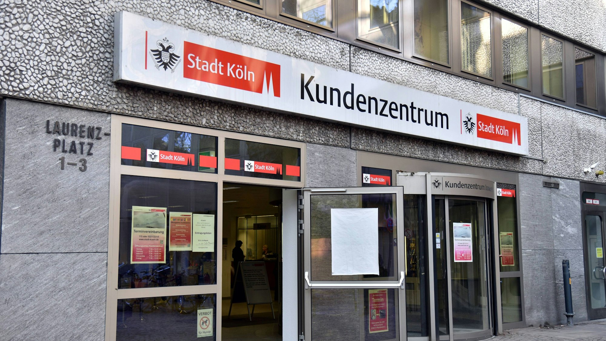 Aufnahme vom Eingang zum Kundenzentrum der Stadt Köln im Bezirk: Innenstadt (Archivbild)