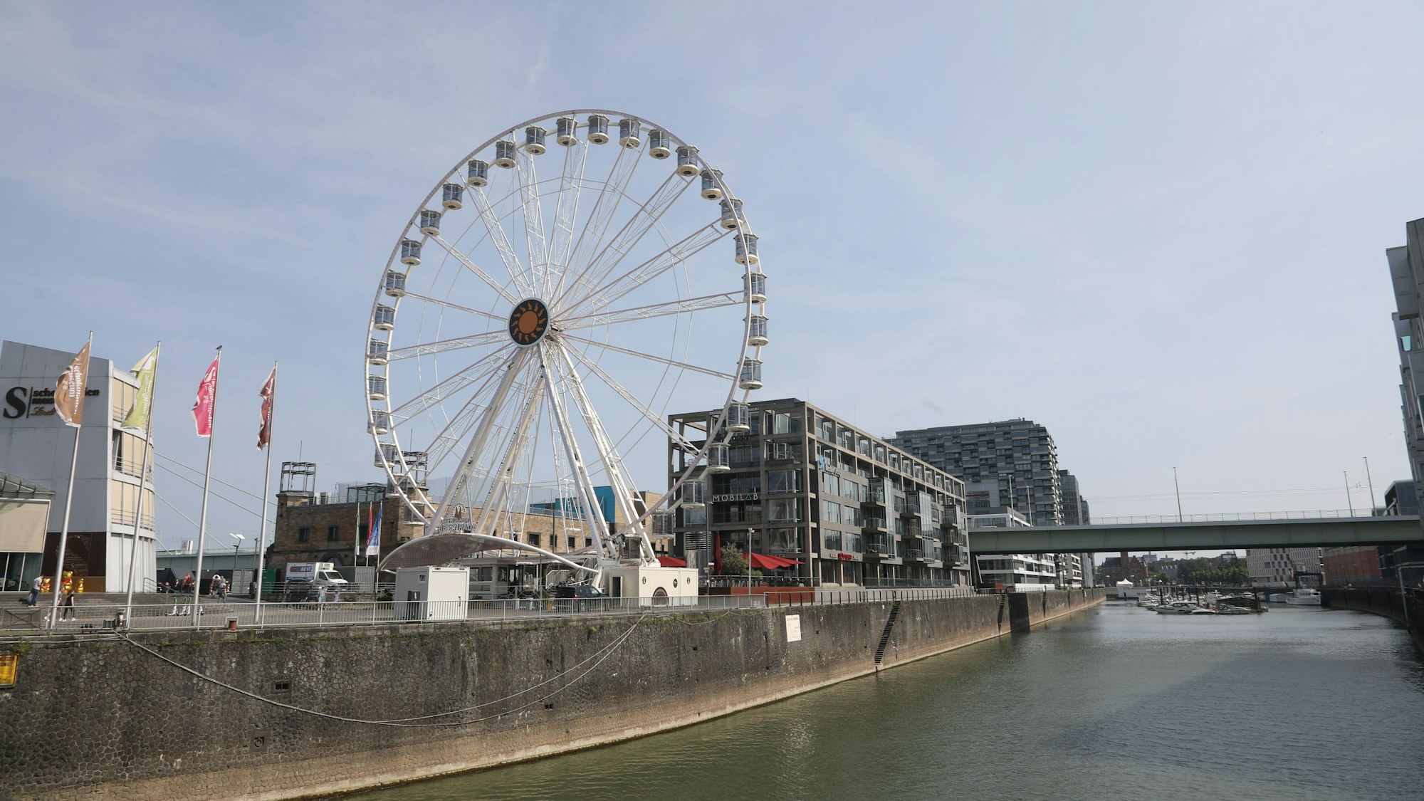 Riesenrad am Schokoladenmuseum in Köln.