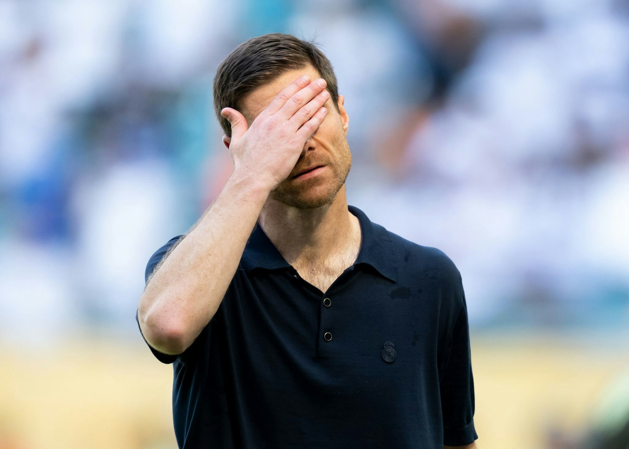 Passende Geste zu Spiel und Ergebnis: Xabi Alonso nach dem 1:1 bei seinem Real-Debüt.