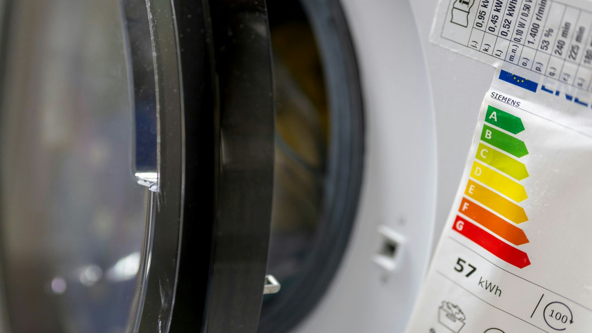 Auf Waschmaschinen klebt die Energieeffizienzskala schon seit Jahren. (Symboldbild)