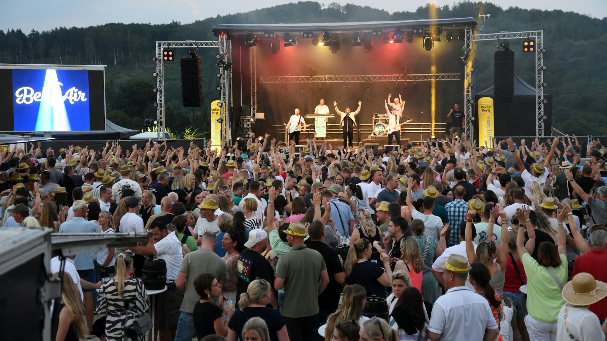 Die noch junge Band BelAir auf der Bühne.