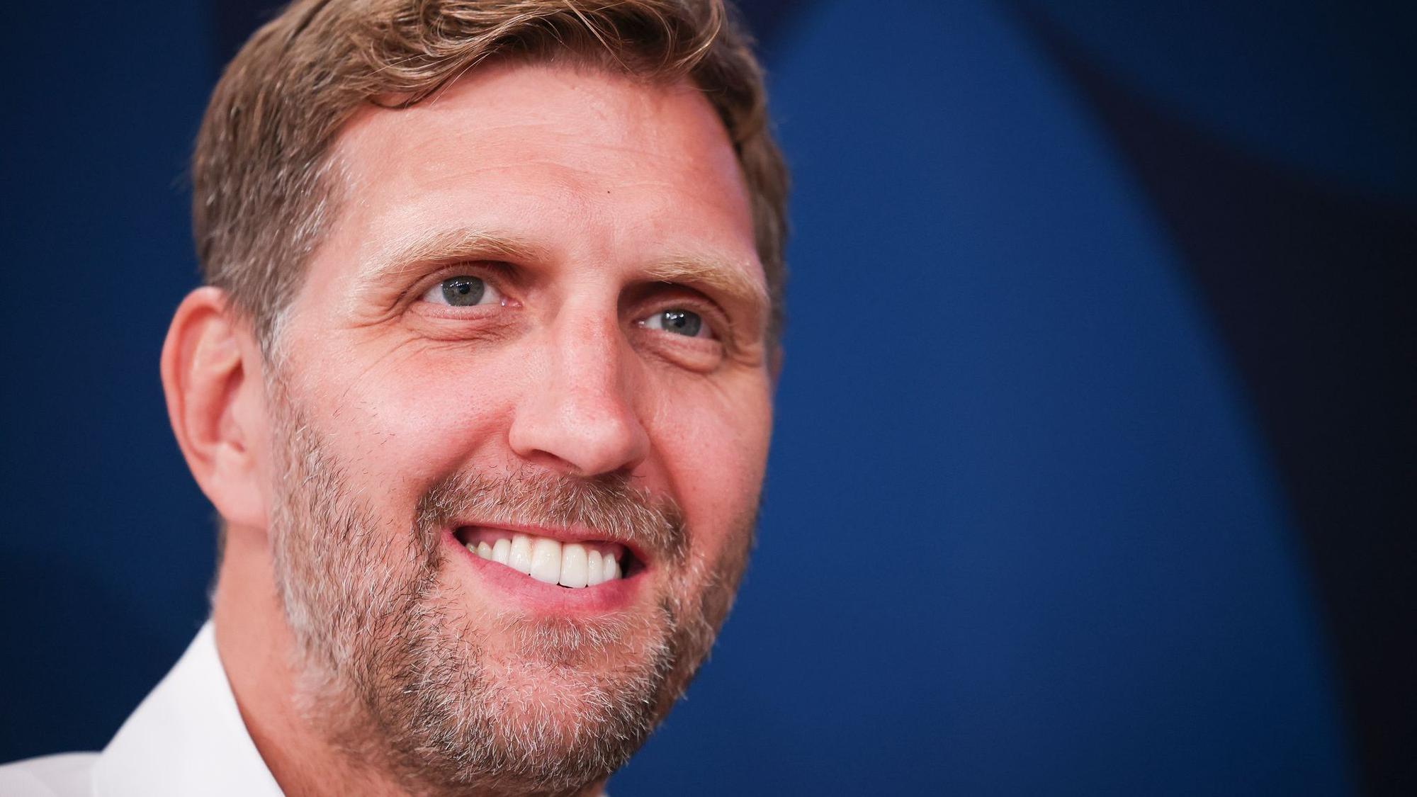 Dirk Nowitzki hat seinen Geburtstag beim Basketball gefeiert.