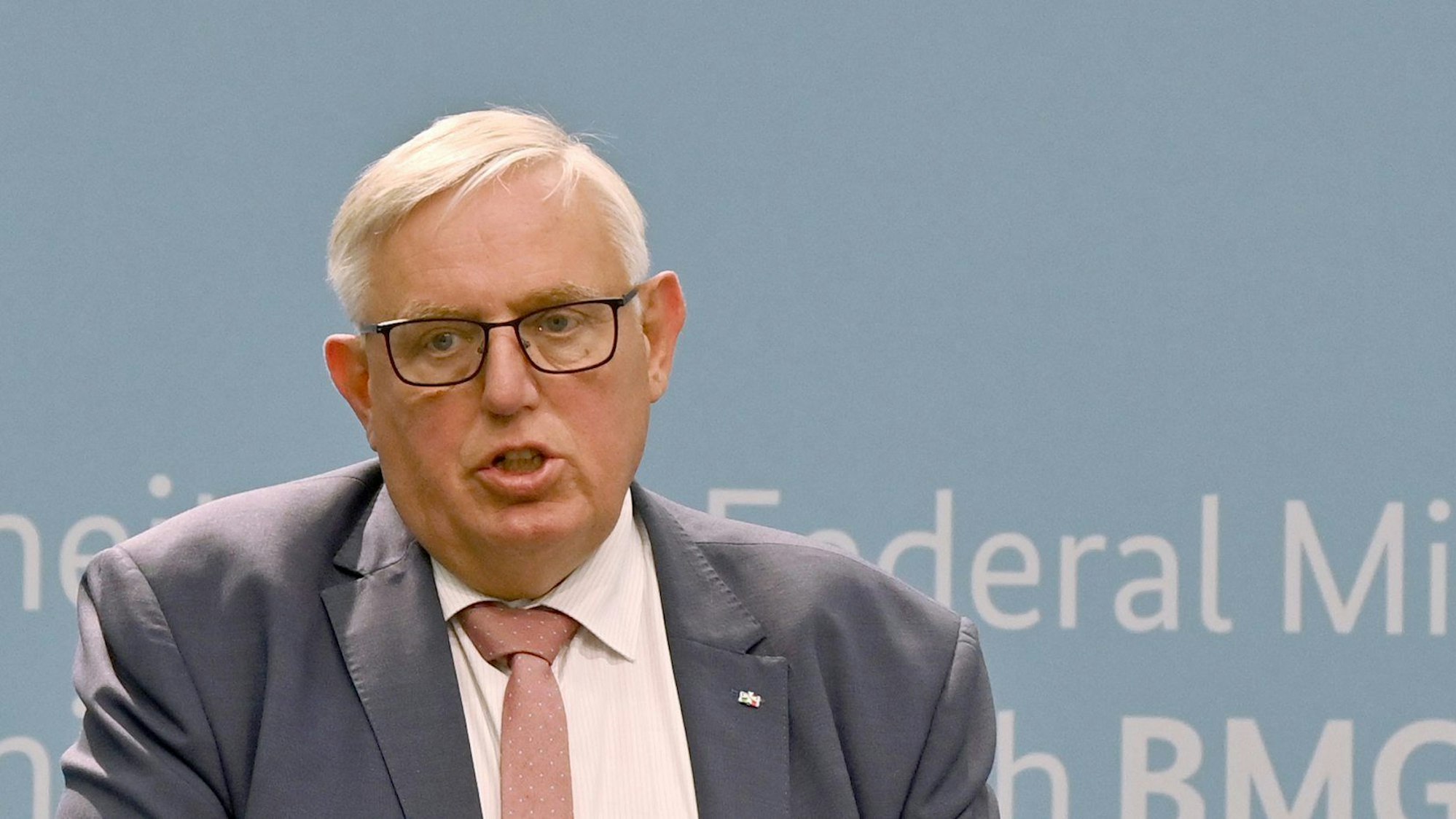 01.06.2023, Berlin: Karl-Josef Laumann (CDU), Gesundheitsminister von Nordrhein-Westfalen, spricht bei einer Pressekonferenz nach nächster Bund-Länder-Besprechung zur geplanten Krankenhausreform. Foto: Felix Müschen/dpa +++ dpa-Bildfunk +++