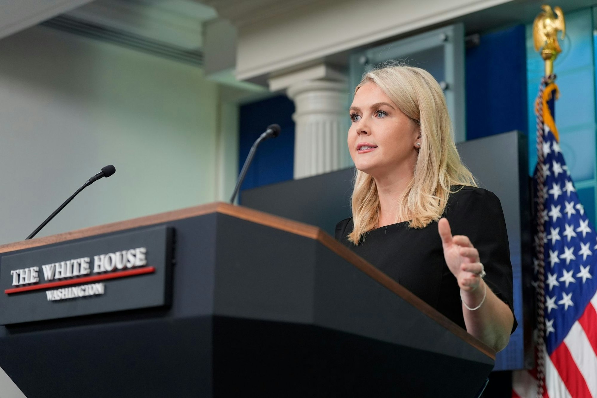 Die Pressesprecherin des Weißen Hauses, Karoline Leavitt, betont, Präsident Trump strebe stets Diplomatie an, würde aber auch - falls nötig - Stärke zeigen.
