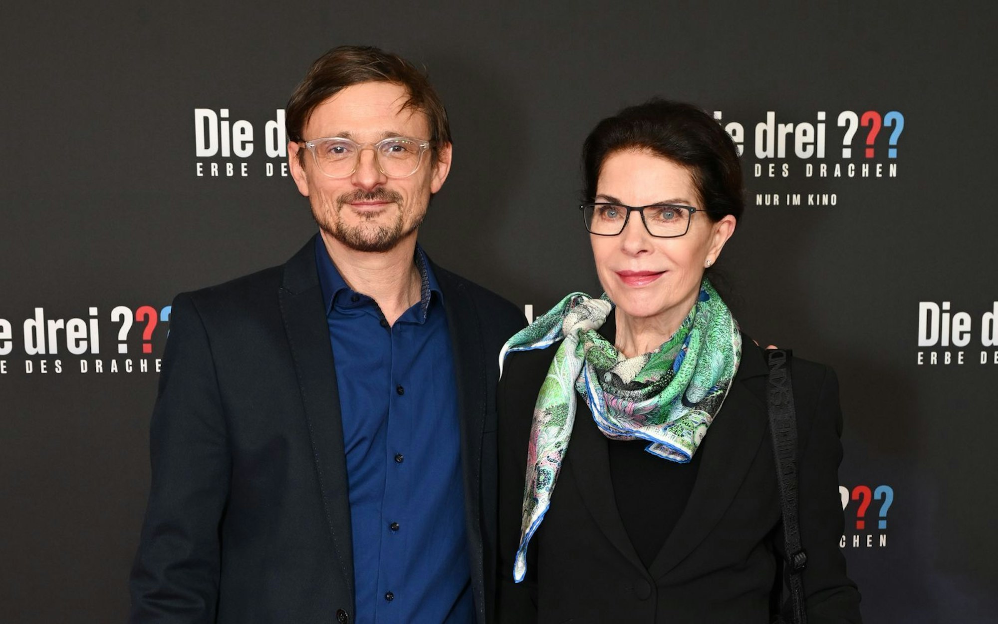 Gudrun Landgrebe mit ihrem Kollegen Florian Lukas im Januar 2023 bei der Weltpremiere von die „Die Drei ??? - Erbe des Drachen“ in München. (Bild: 2023 Getty Images/Hannes Magerstaedt)
