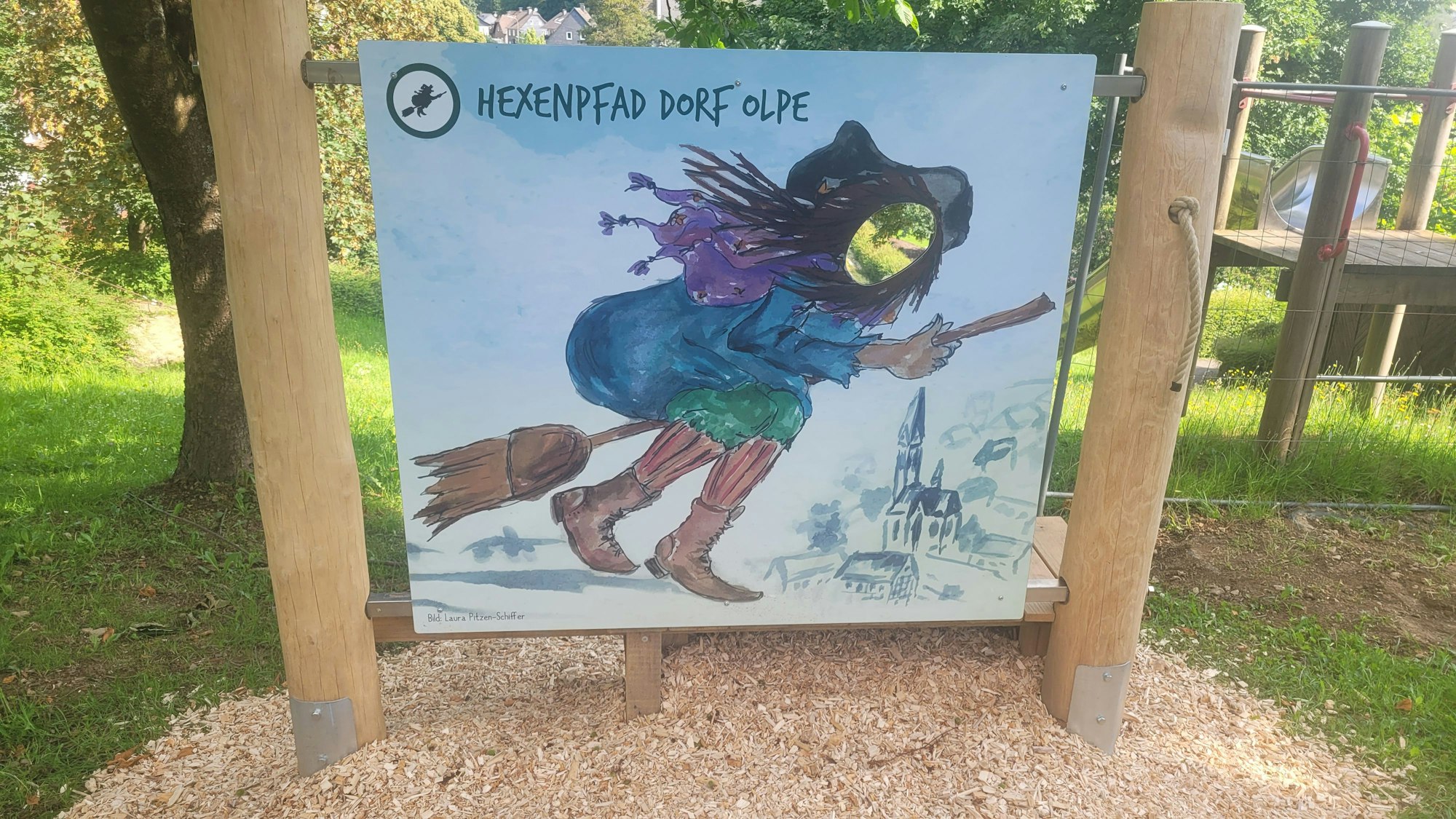 Das Foto zeigt eine Station am Olper Hexenpfad