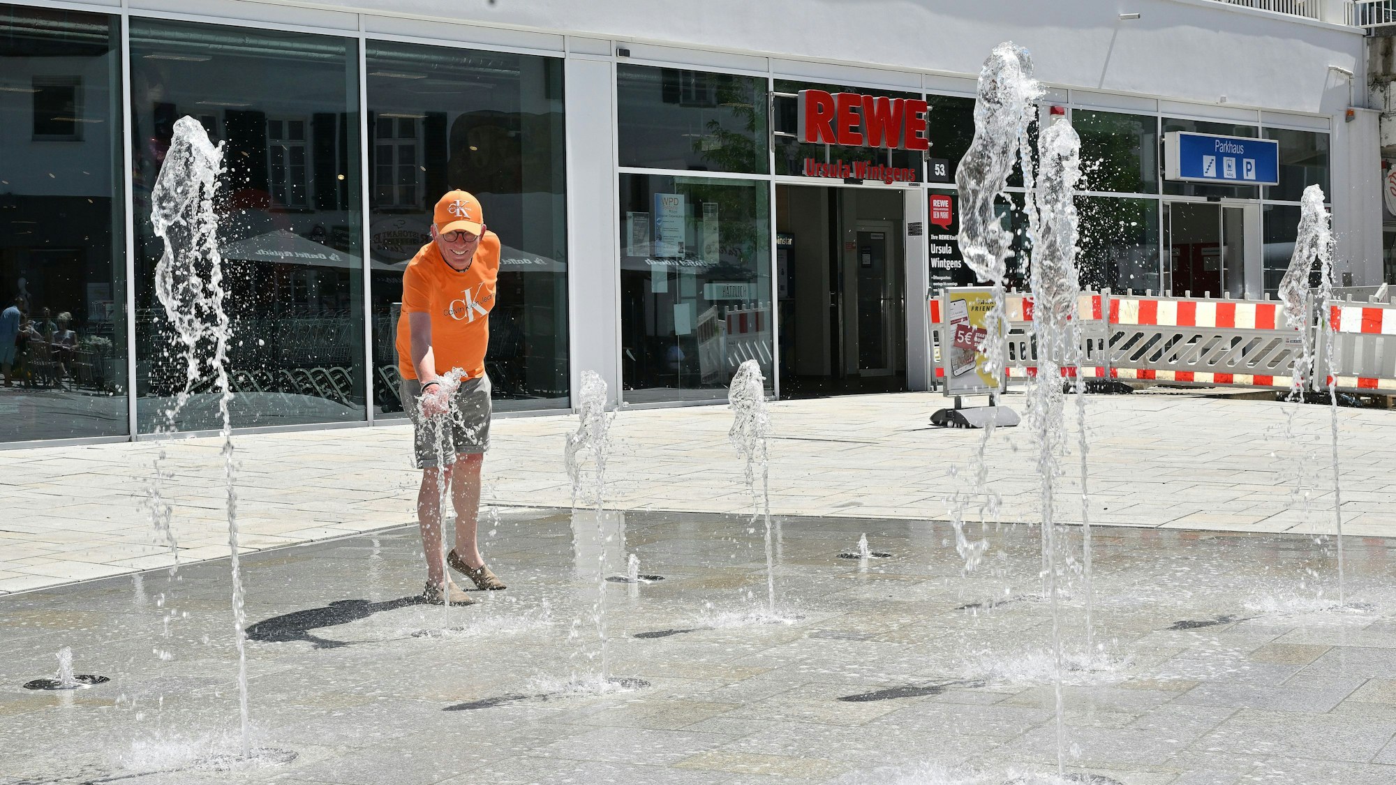 Das Foto zeigt das Fontänenfeld an der Schloßstraße in Bensberg