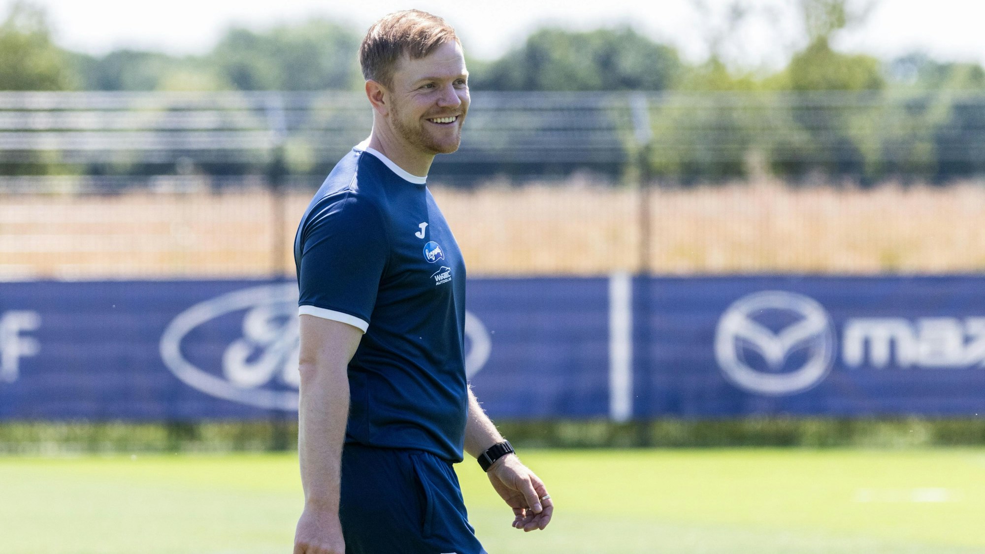 Marian Wilhelm, Viktoria Kölns neuer Trainer, beim Trainingsauftakt in Brück