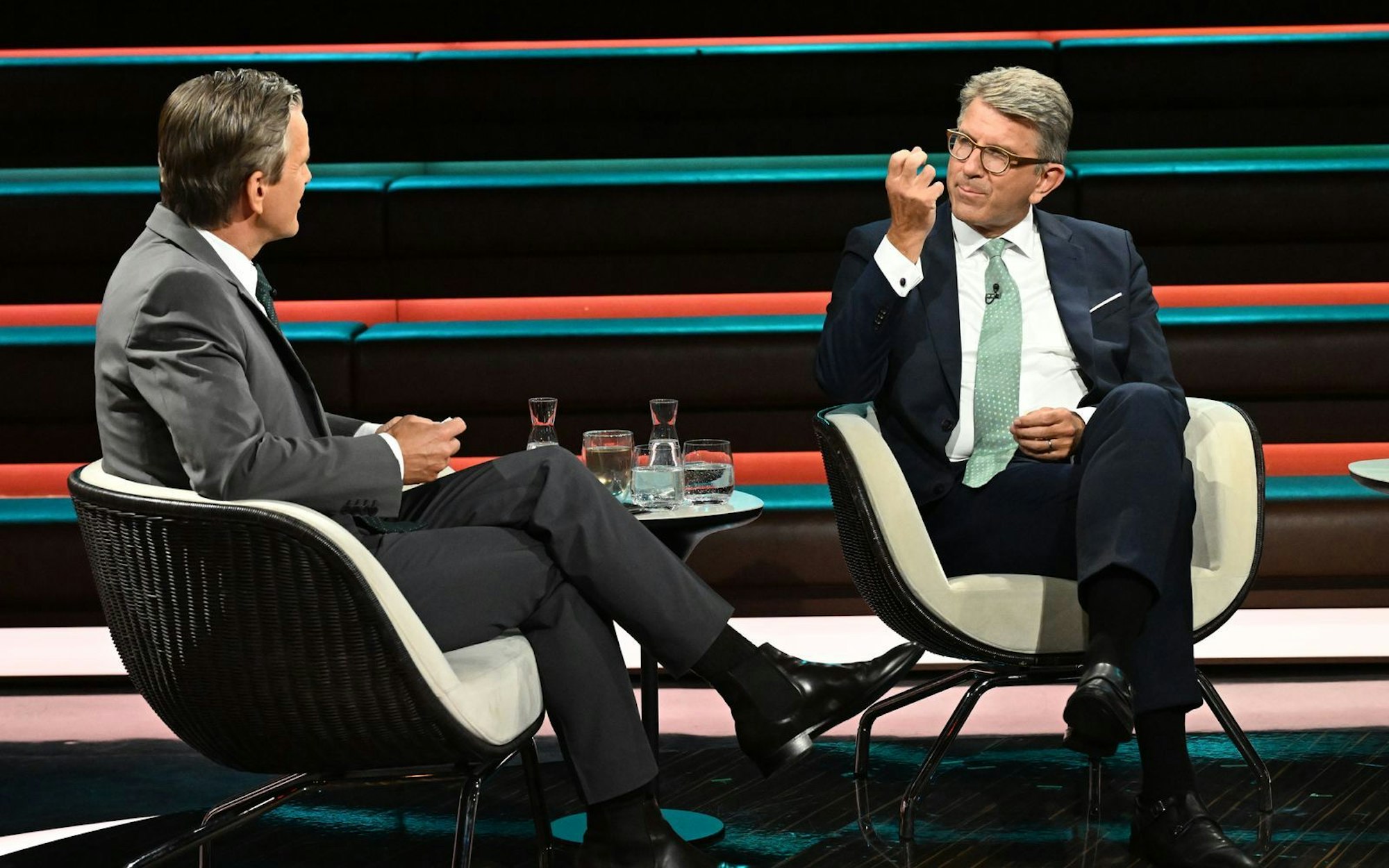 Wolfram Weimer (rechts) verteidigte sich bei „Markus Lanz“ gegen die in seinen Augen zu Unrecht geäußerte Kritik an seiner Berufung zum Kulturstaatsminister. (Bild: ZDF / Cornelia Lehmann)
