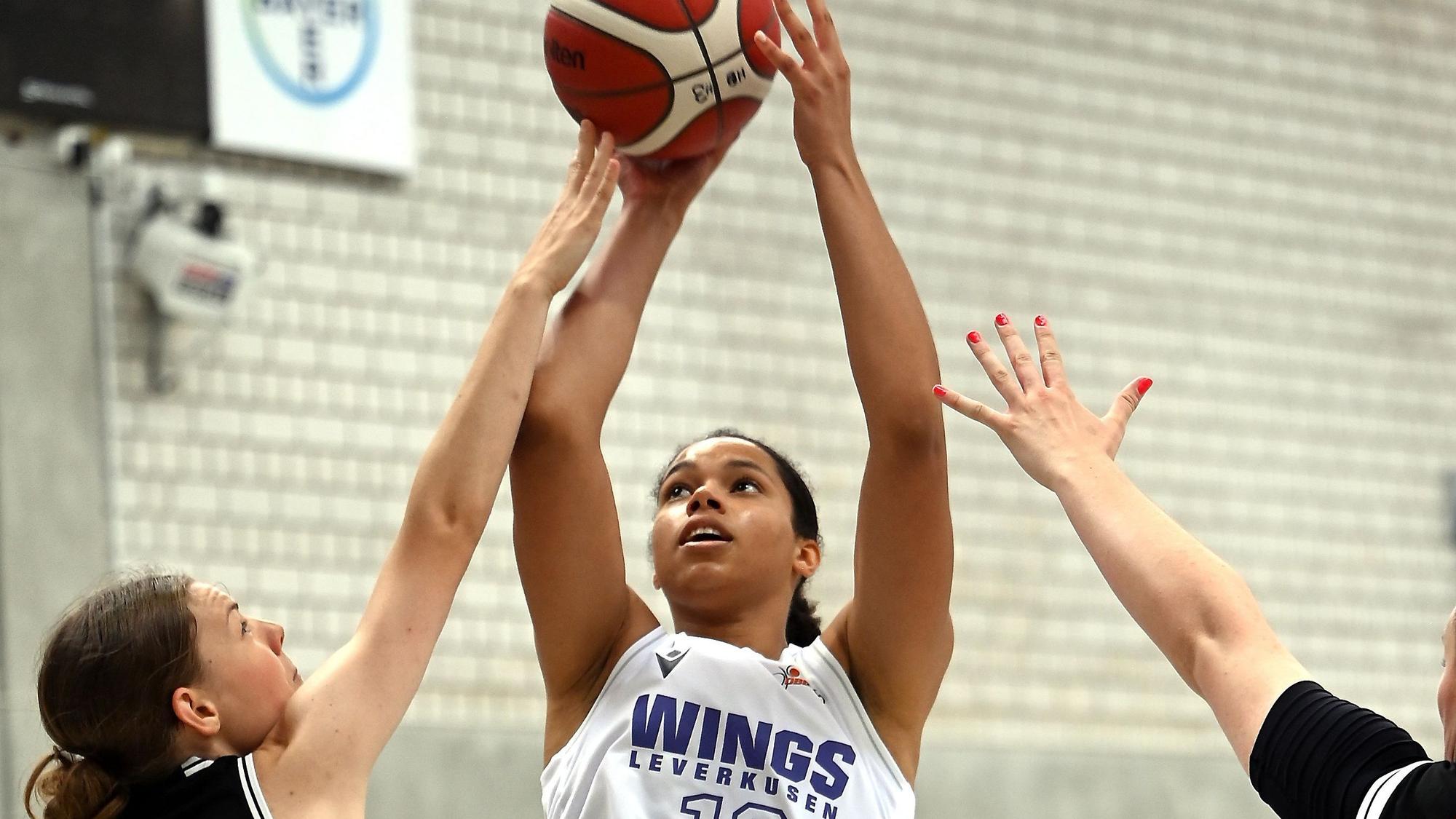 30.08.2024, Basketball-Wings Leverkusen - Rhöndorf
rechts: Oloivia Okpara (Wings)
Foto: Uli Herhaus