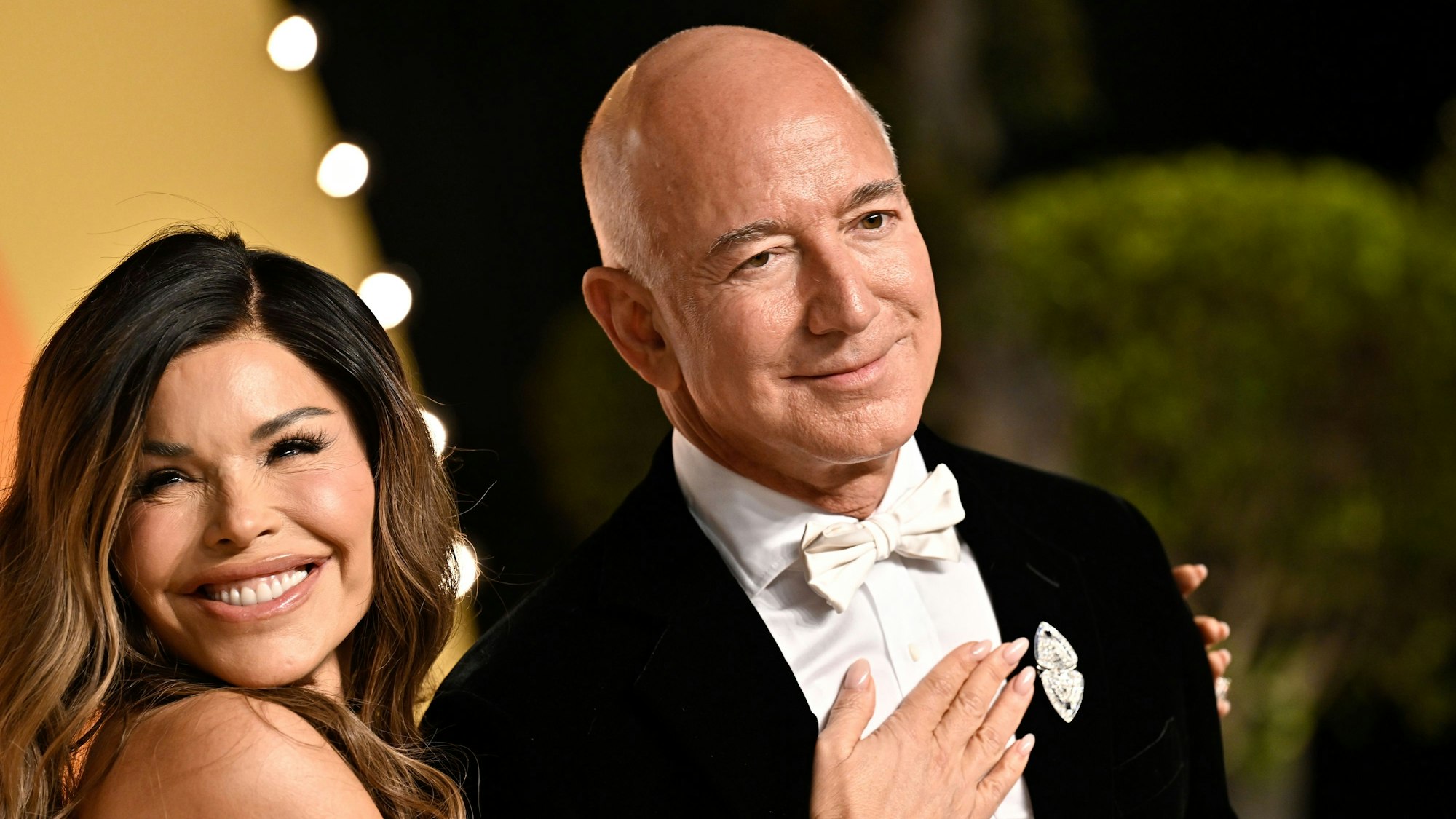 Lauren Sánchez und Jeff Bezos bei einer Oscar-Party.