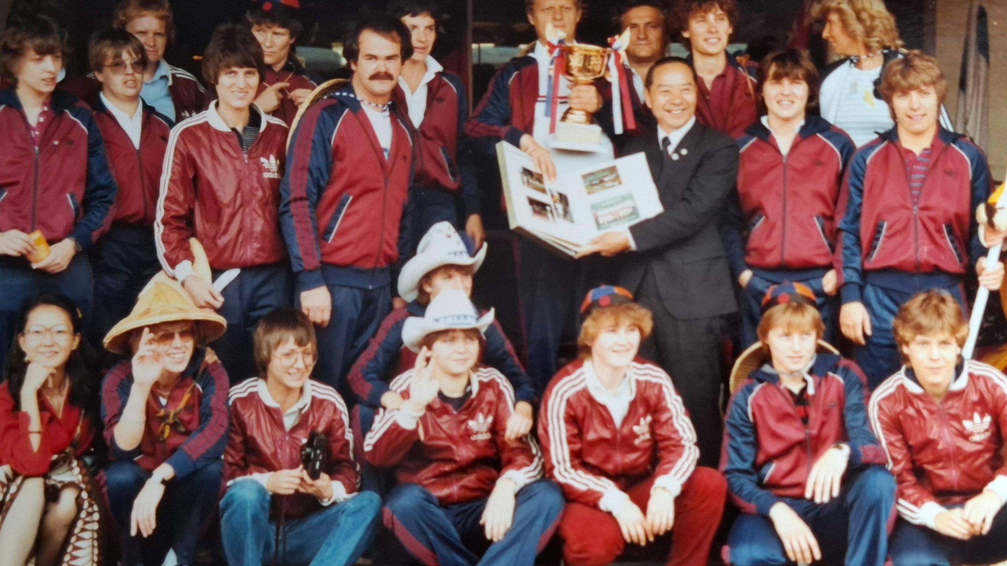 Die Frauen-Fußball-Mannschaft von 1981 der SSG09 Bergisch Gladbach