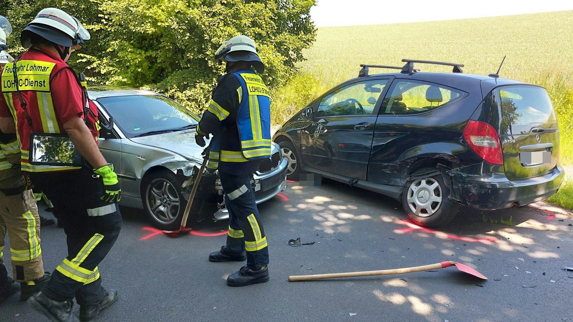 Auf der Kreisstraße 13 in Lohmar sind am Freitagmittag zwei Autos zusammengestoßen.