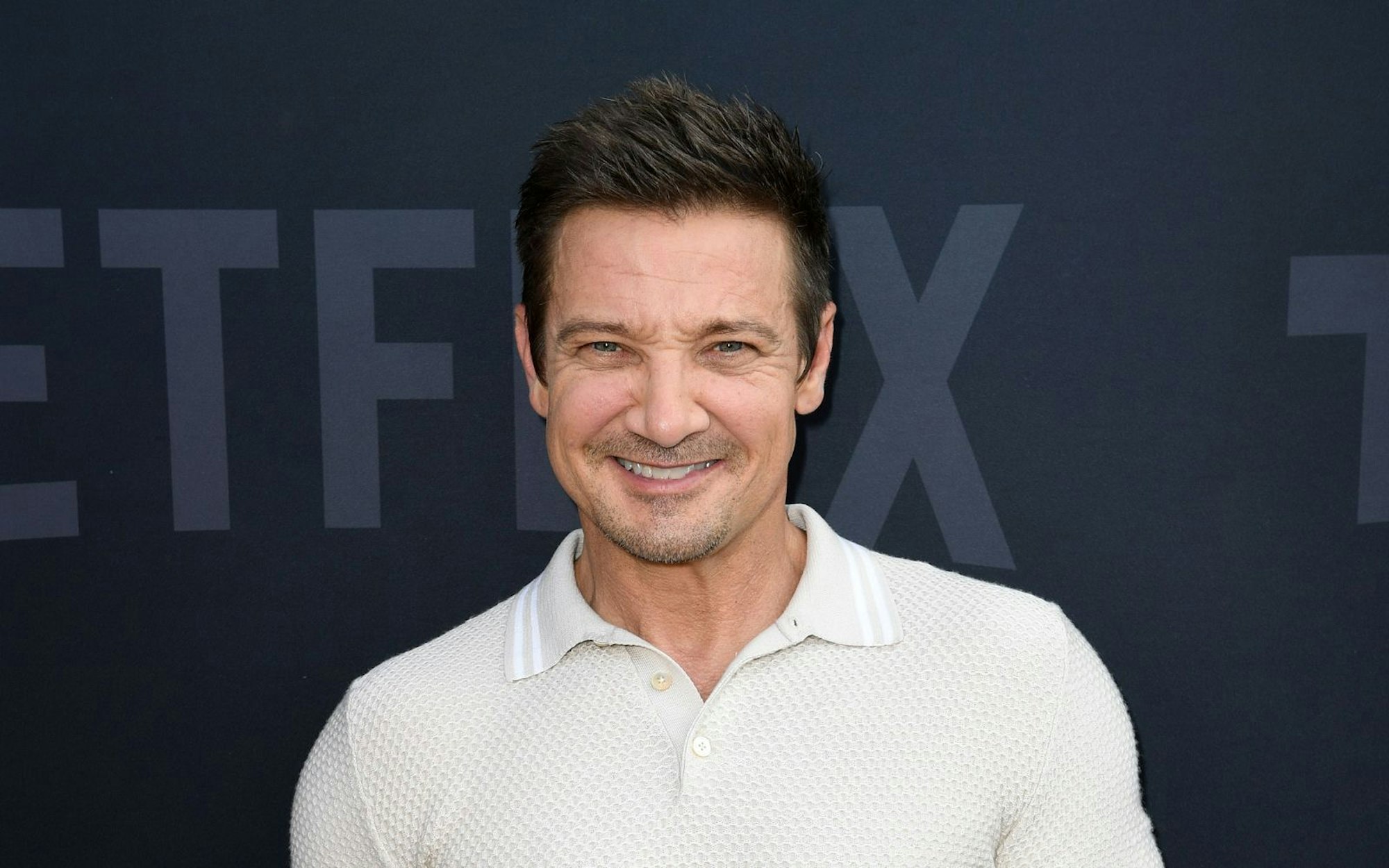 Seit seinem folgenschweren Unfall am Neujahrstag 2023 sieht Jeremy Renner das Leben mit neuen Augen - und den Tod. (Bild: Getty Images / Unique Nicole)