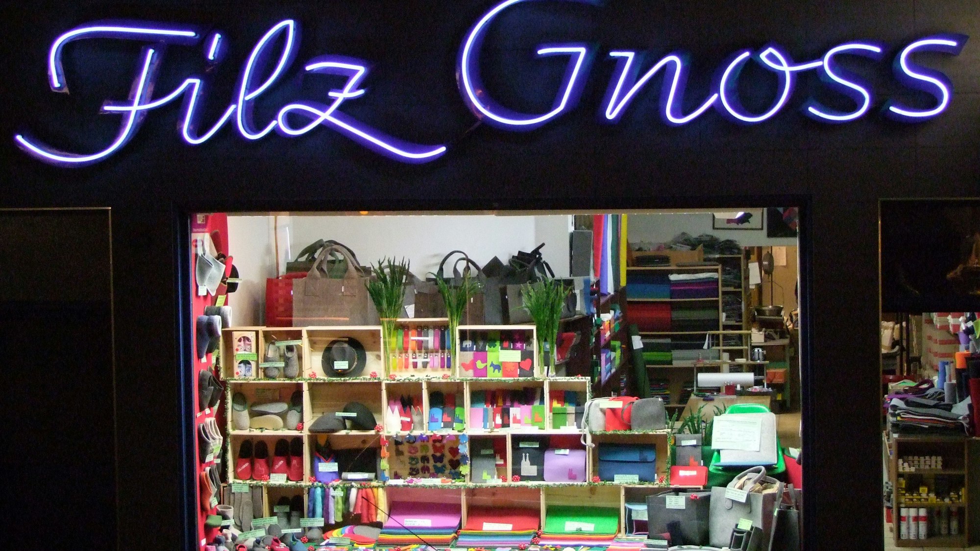 Filz Gnoss macht heute seinen Umsatz mit bunten Bastelstücken, Taschen und Souvenirs.