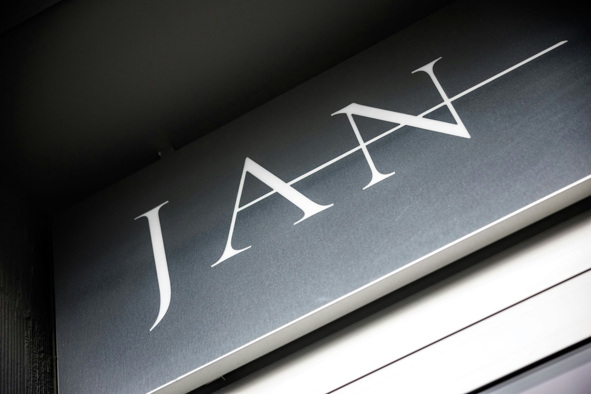 Schriftzug vom Restaurant «Jan» in München. (Archivbild)