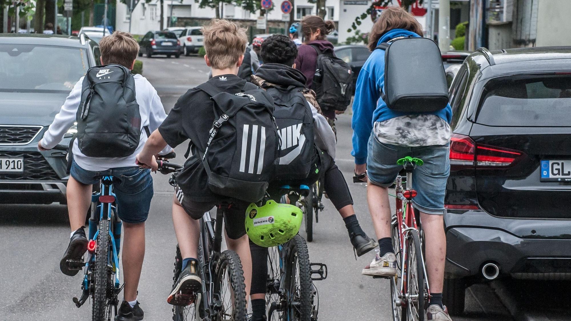 Schüler-Radverkehr auf der von-Diergardt-Straße