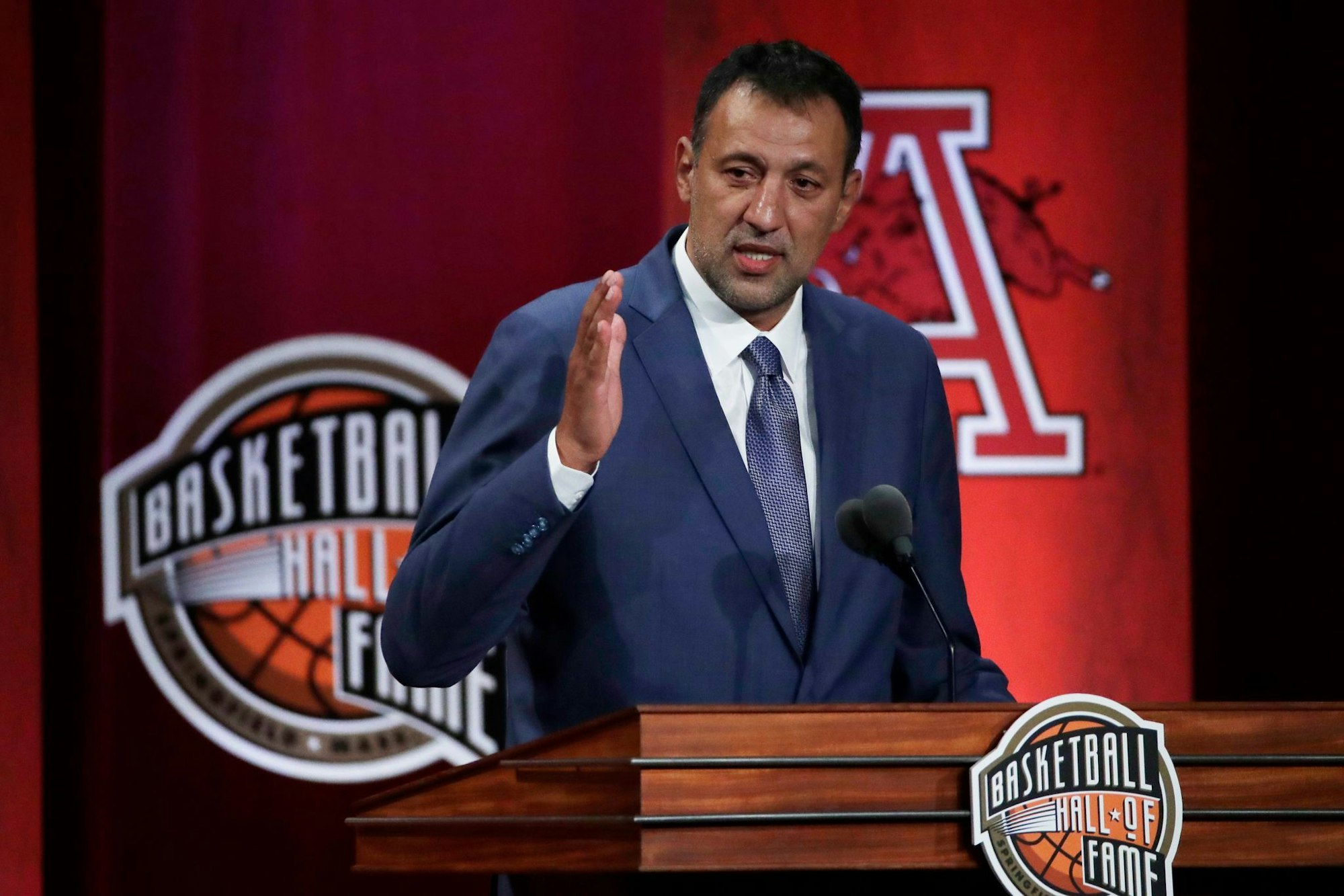 Die NBA-Legende Vlade Divac wurde 2019 in der Naismith Memorial Hall of Fame in Springfield aufgenommen.