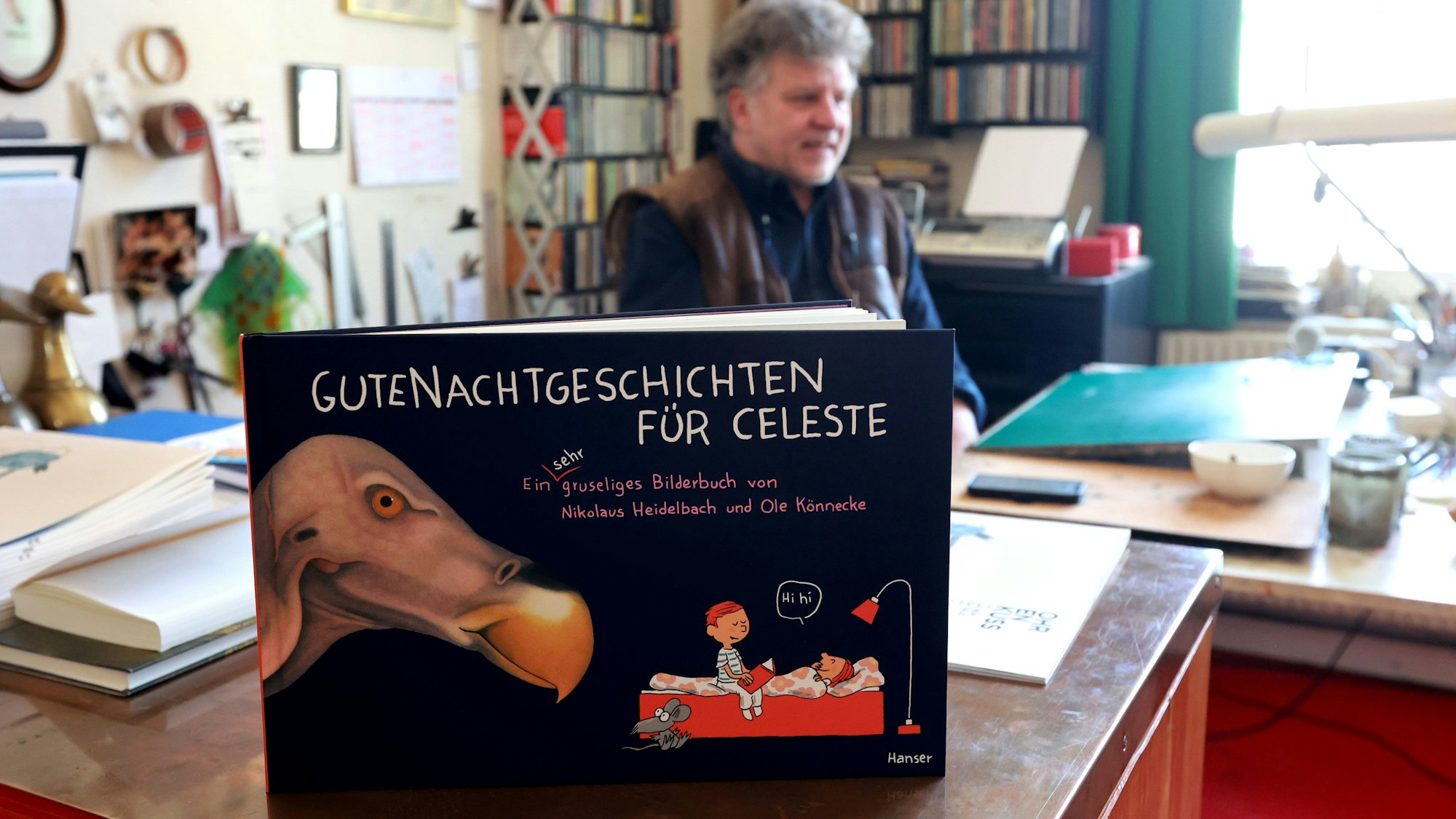 Der Kölner Nikolaus Heidelbach hat die eine Hälfte der Bilder im Jungen Buch für die Stadt gezeichnet.