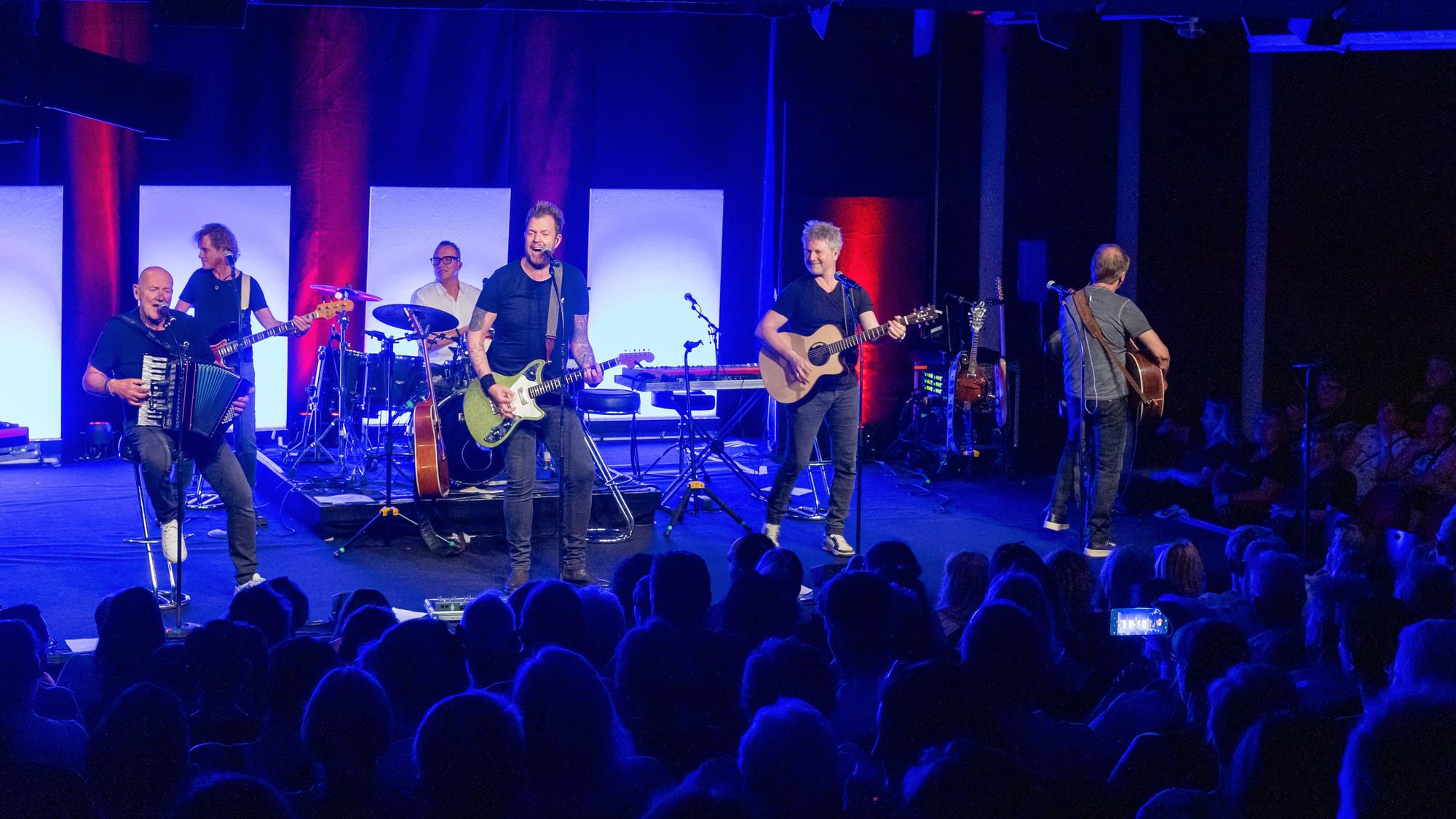 Die Musikband Paveier tritt bei mehreren Live-Konzerten im Theater am Dom auf.