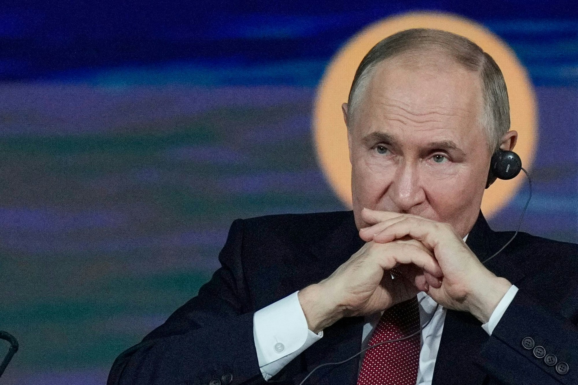 Kremlchef Putin versucht, der russischen Wirtschaft eine Rezession zu verbieten.